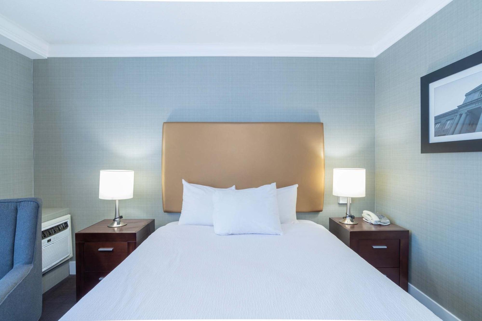 Standard Room, 1 Queen Bed
