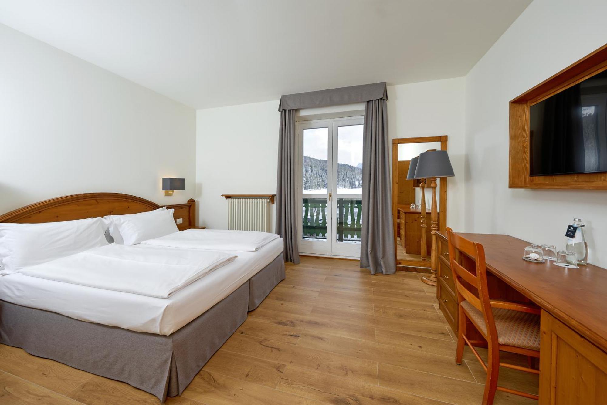 Superior Double or Twin Room Lake View