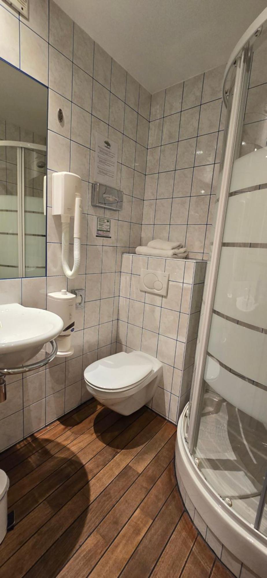 Quarto Individual Standard com Chuveiro