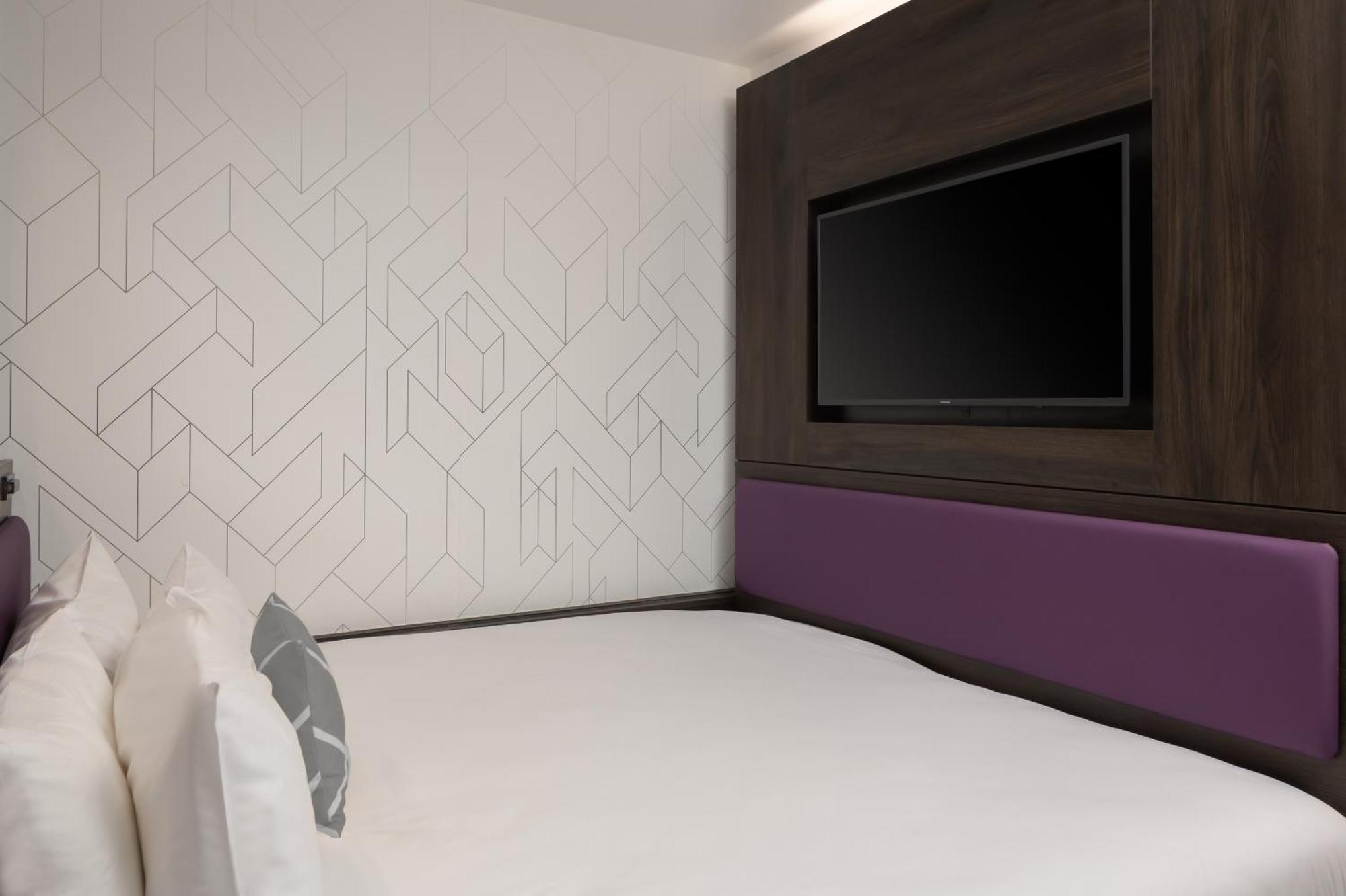 Chambre Lit King-Size Efficace sans Fenêtre