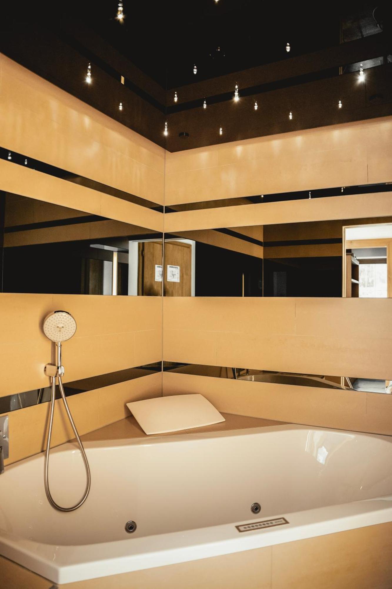 Deluxe Family Suite
