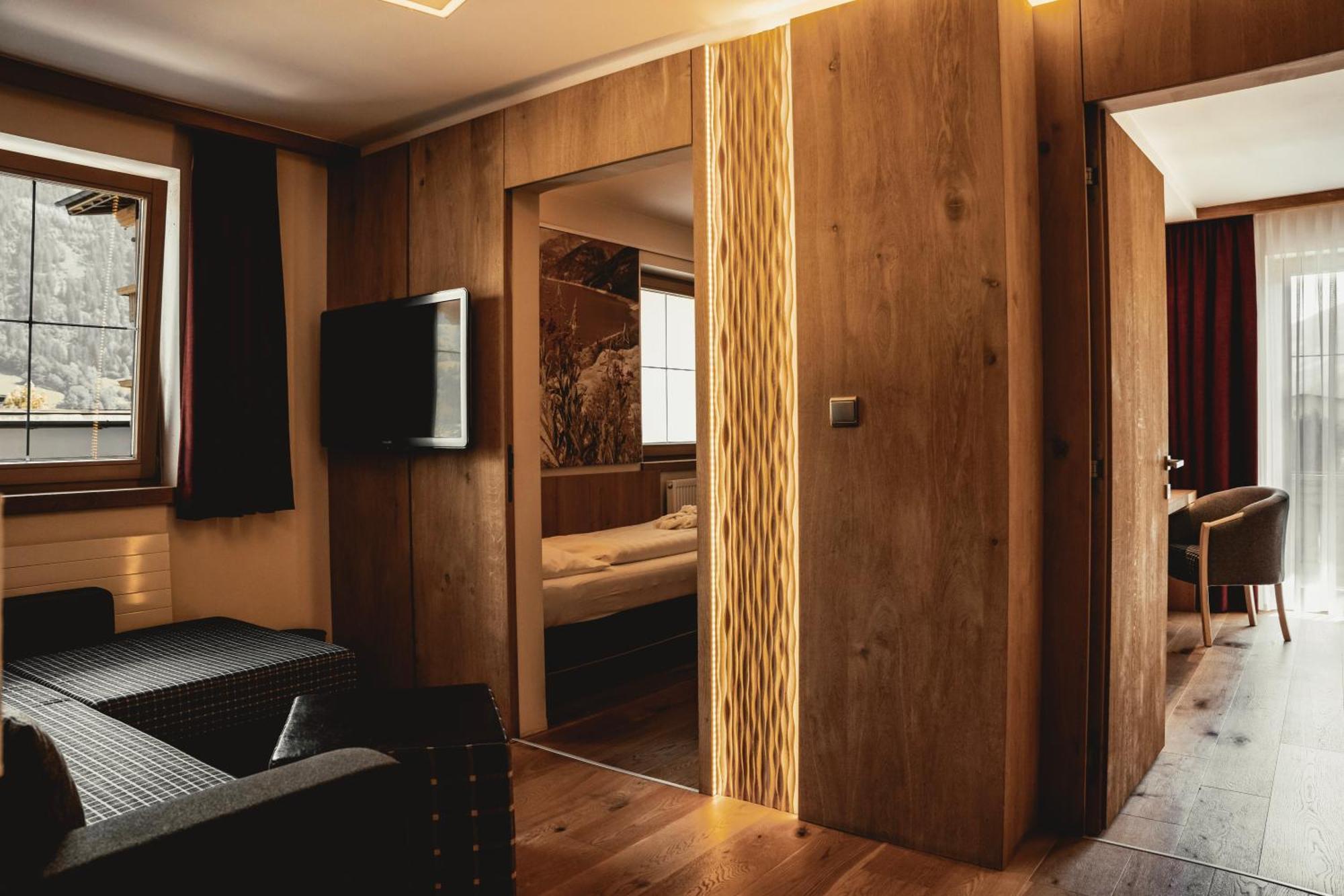 Deluxe Family Suite