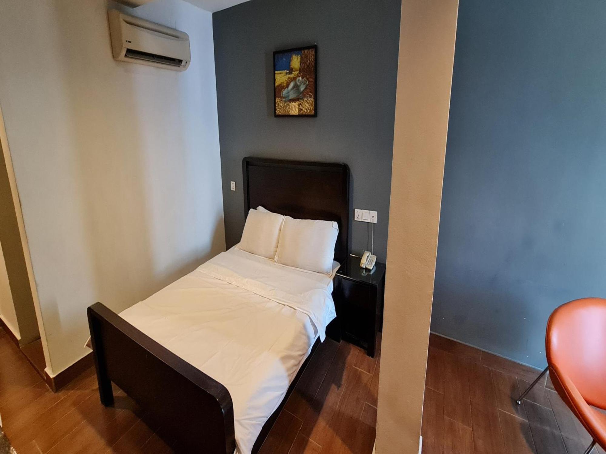 Deluxe Queen Room
