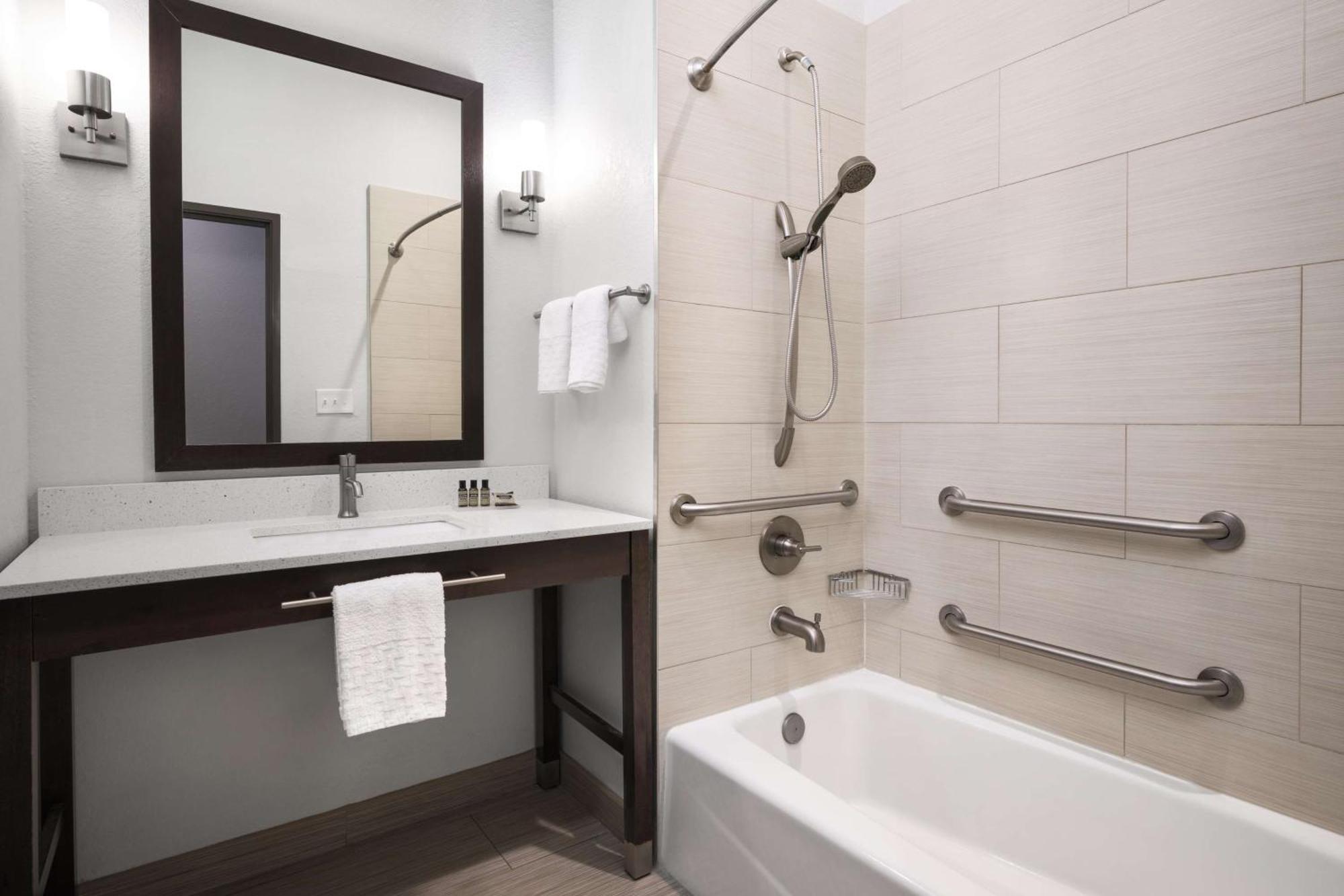 Queen Room with Two Queen Beds - Disability Access