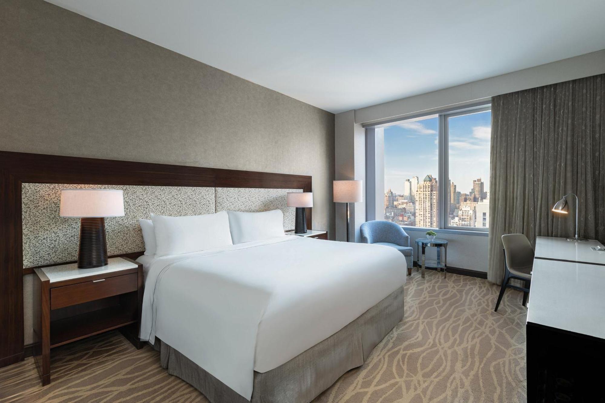 Premium King Room with Midtown View,1340357921:JPEG