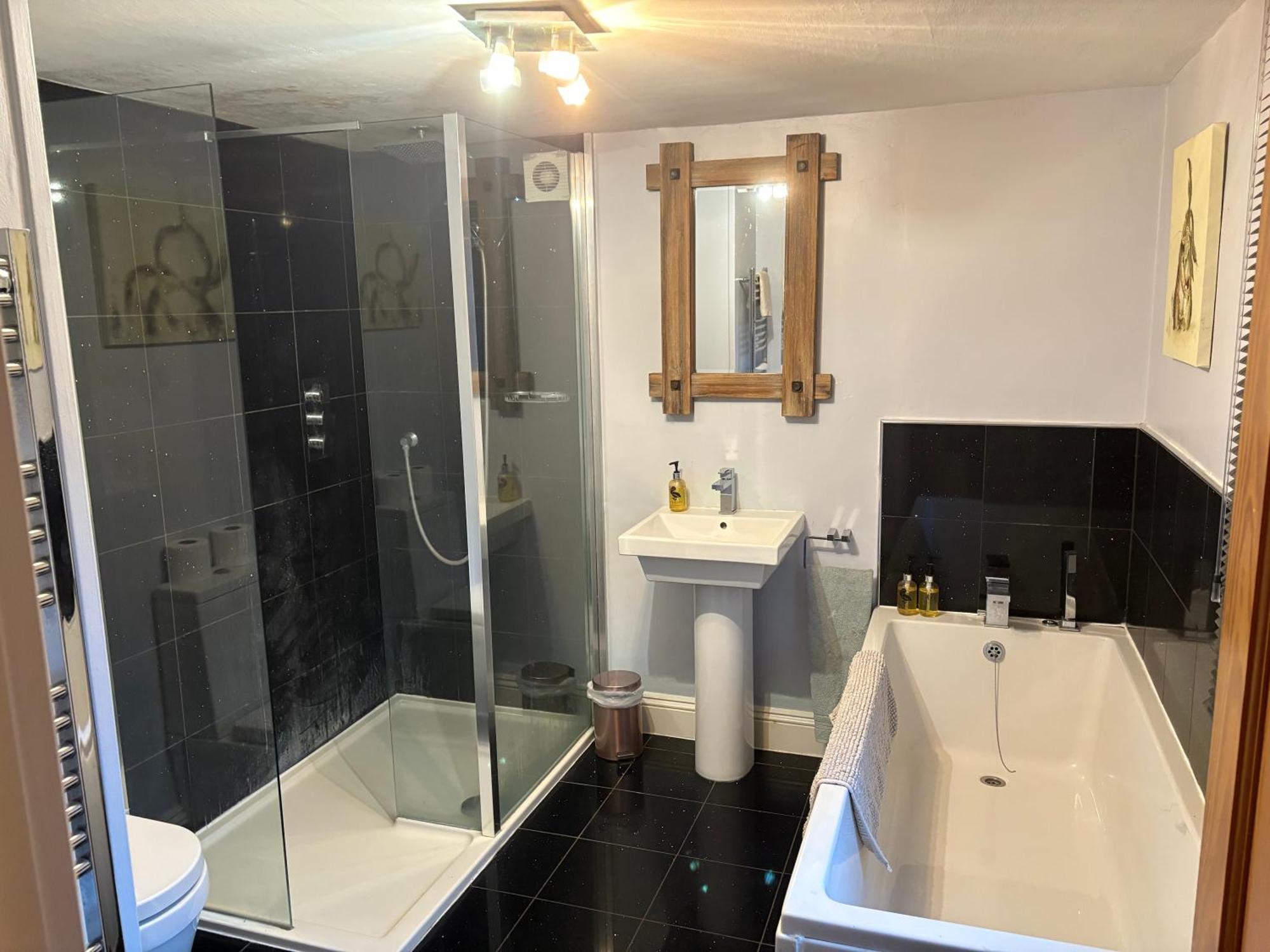 Twin Room,1666040900:JPEG