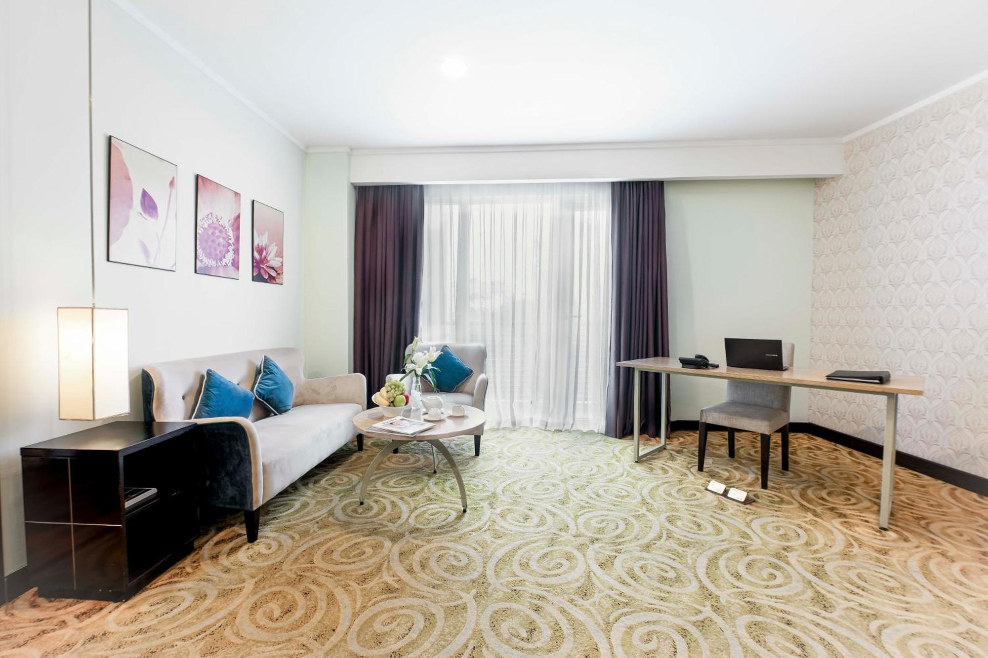 Deluxe Suite Balcony City View