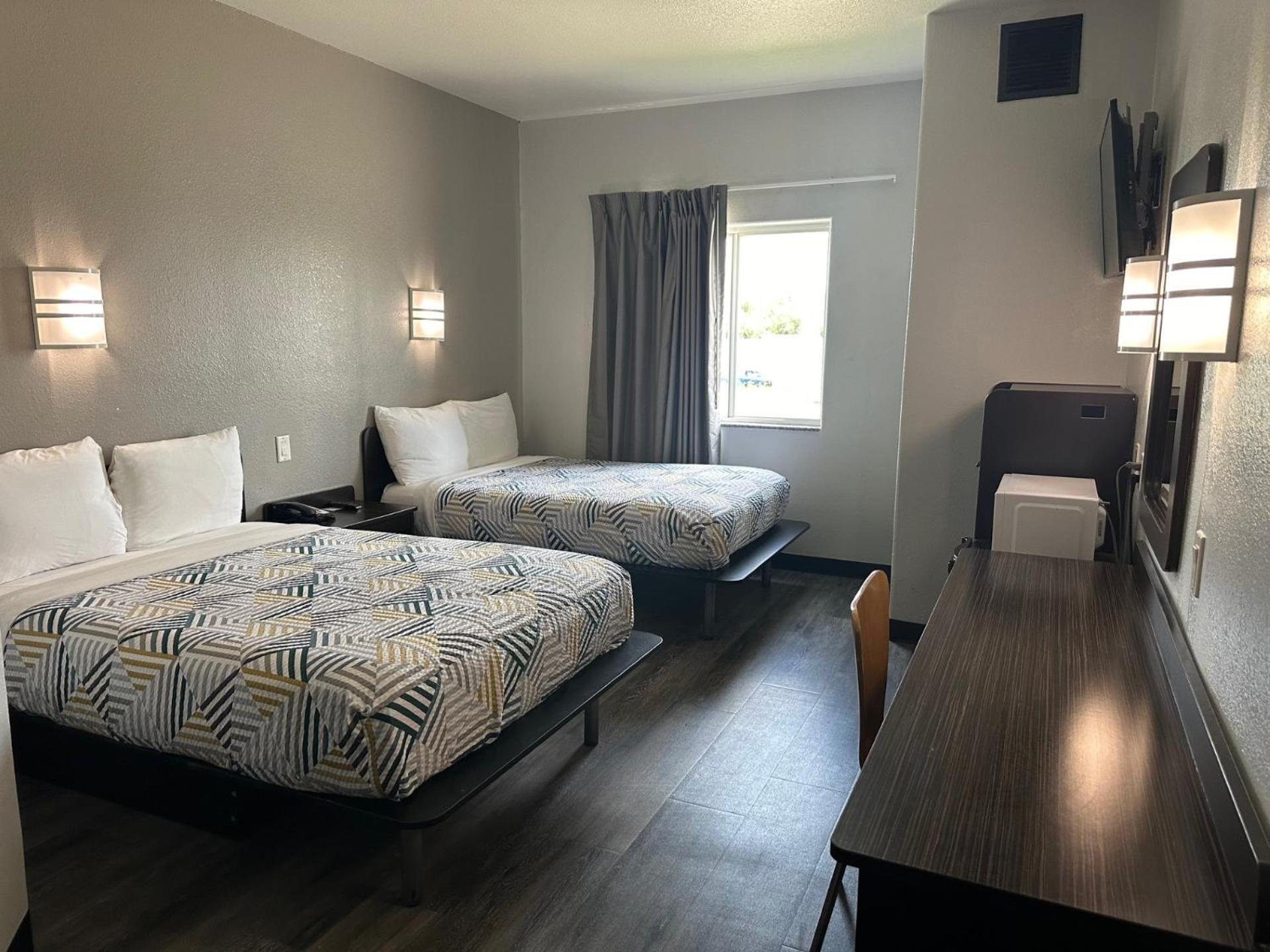 Deluxe Quadruple Room Non-Smoking