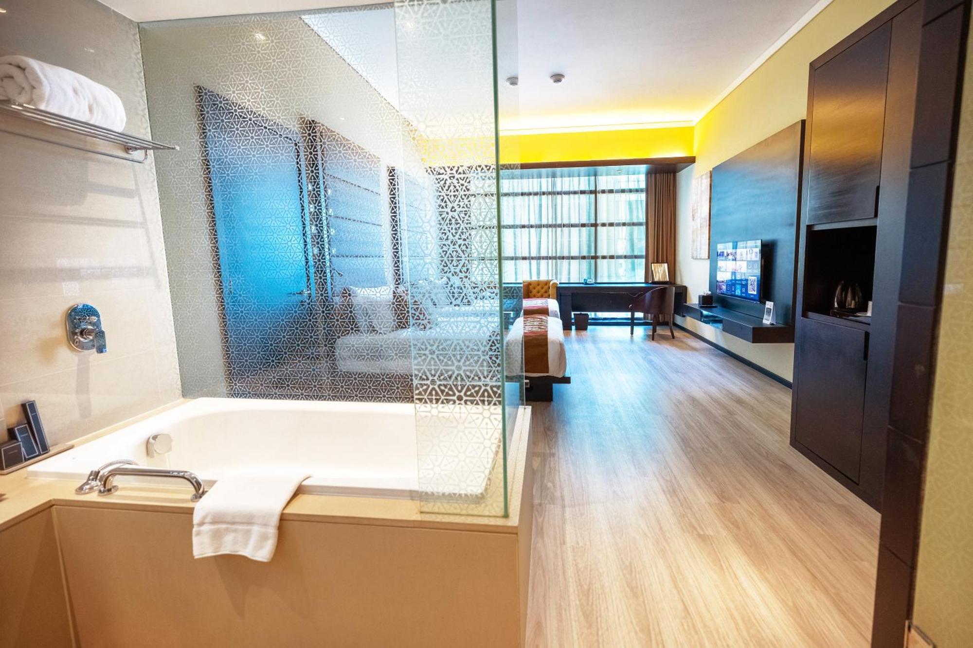 Deluxe Room one King Bed Non Smoking