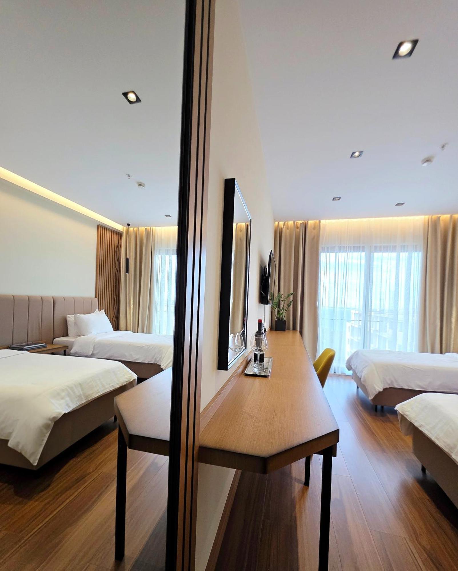 Deluxe Tweepersoonskamer met 2 Aparte Bedden en Uitzicht op Zee