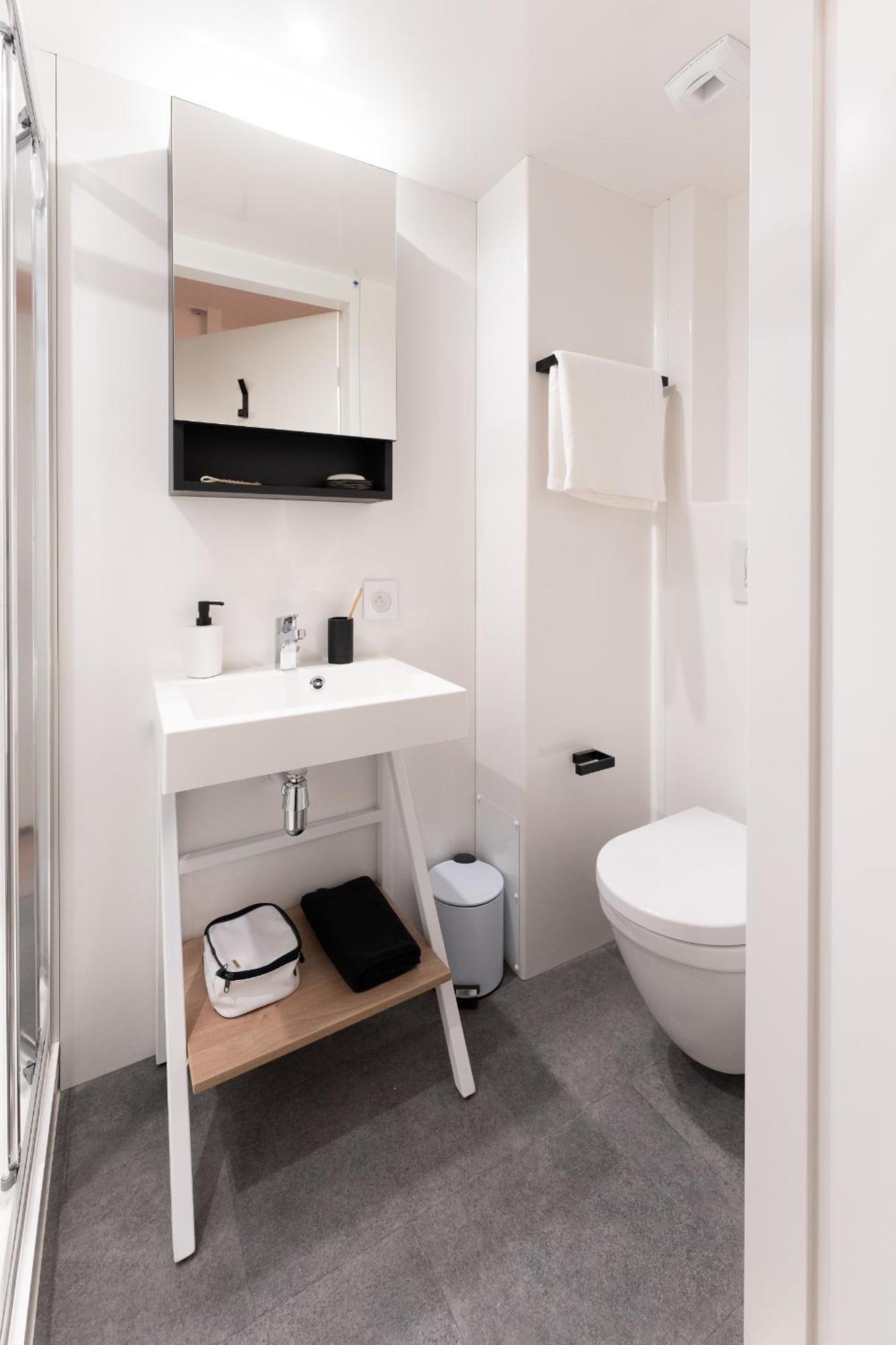 Single Room with Bathroom,1674832120:JPEG
