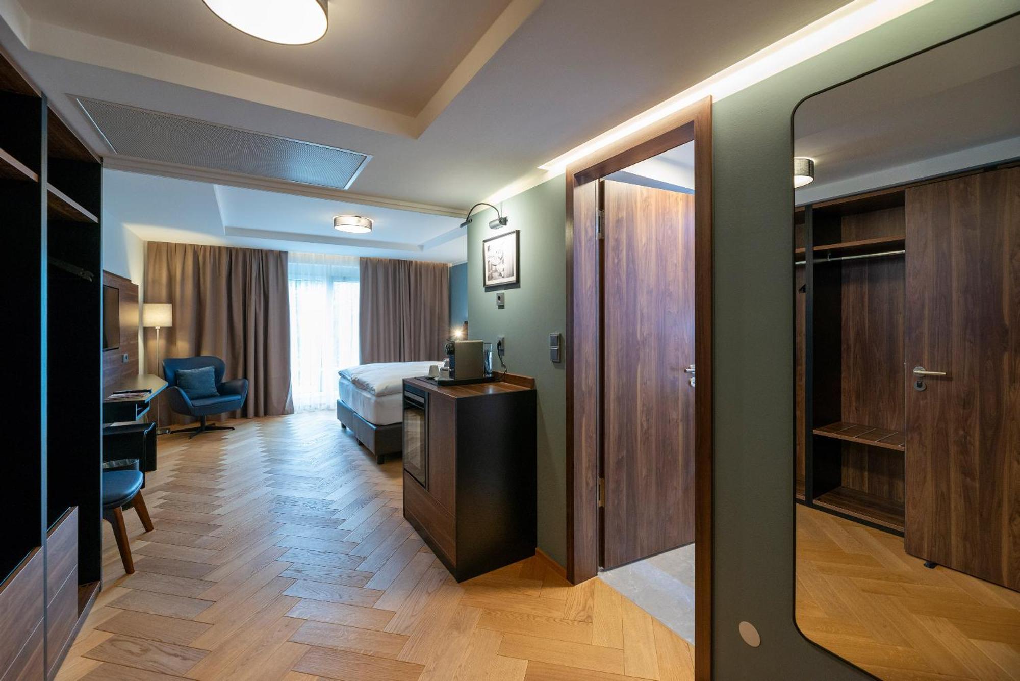 Deluxe Doppel-/Zweibettzimmer mit Balkon
