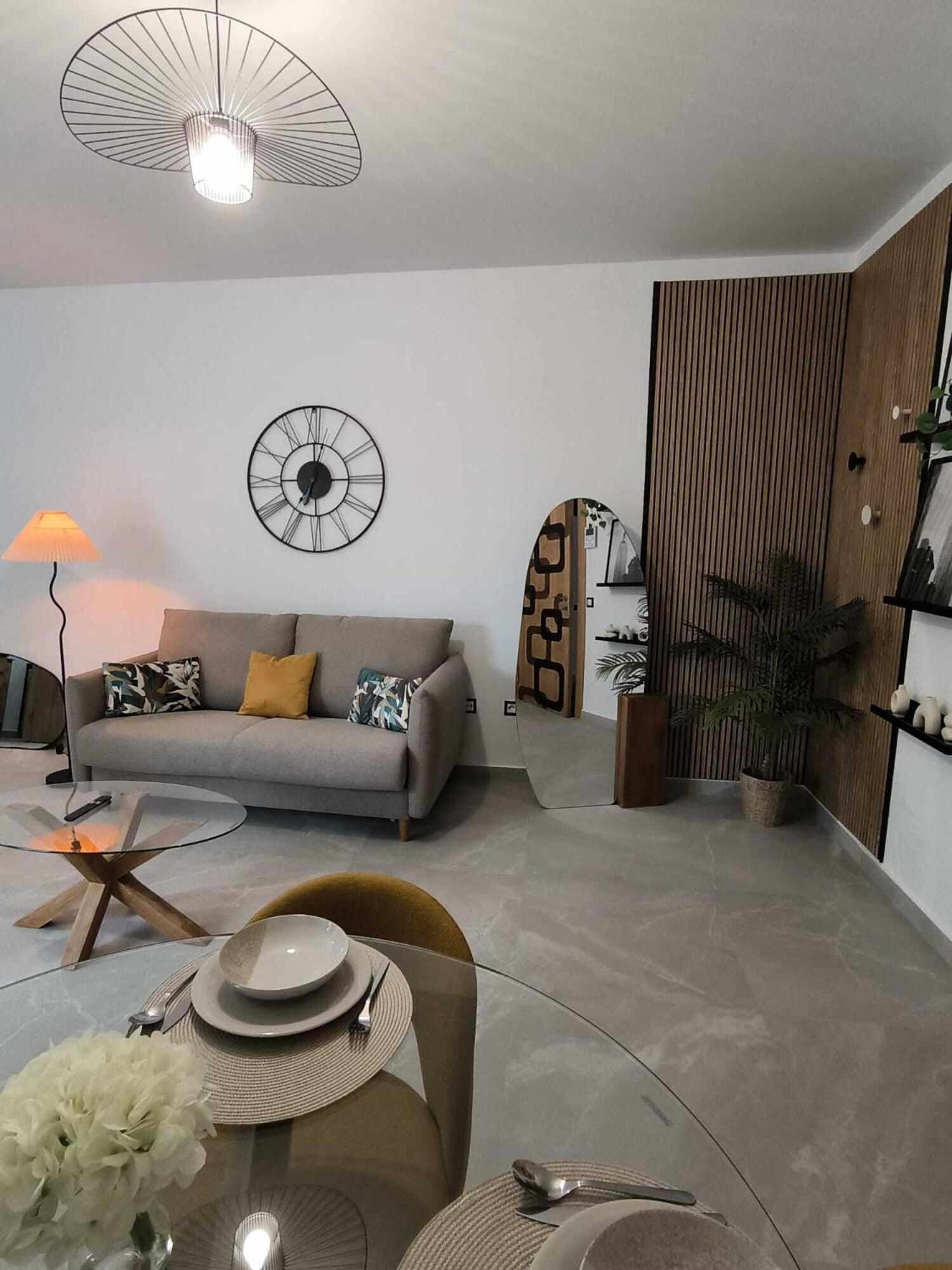 Apartment with Shower,1677221644:JPEG