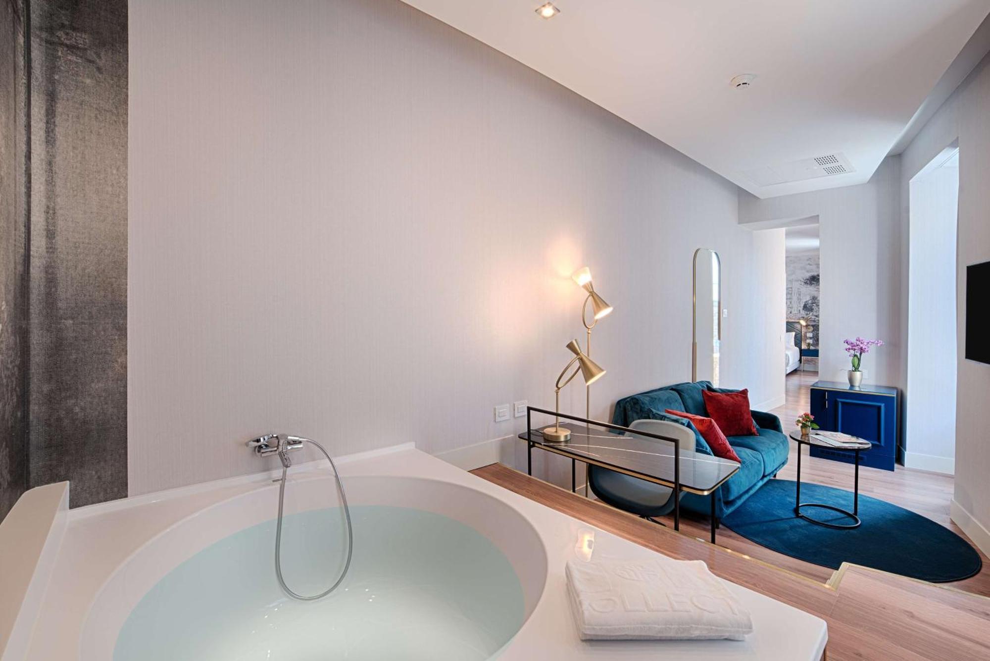 Suite Fori Imperiali,1681789185:JPEG