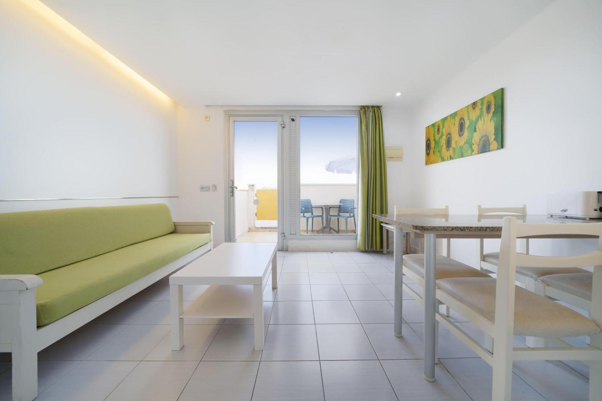 Classic One Bedroom Apartment small balcony