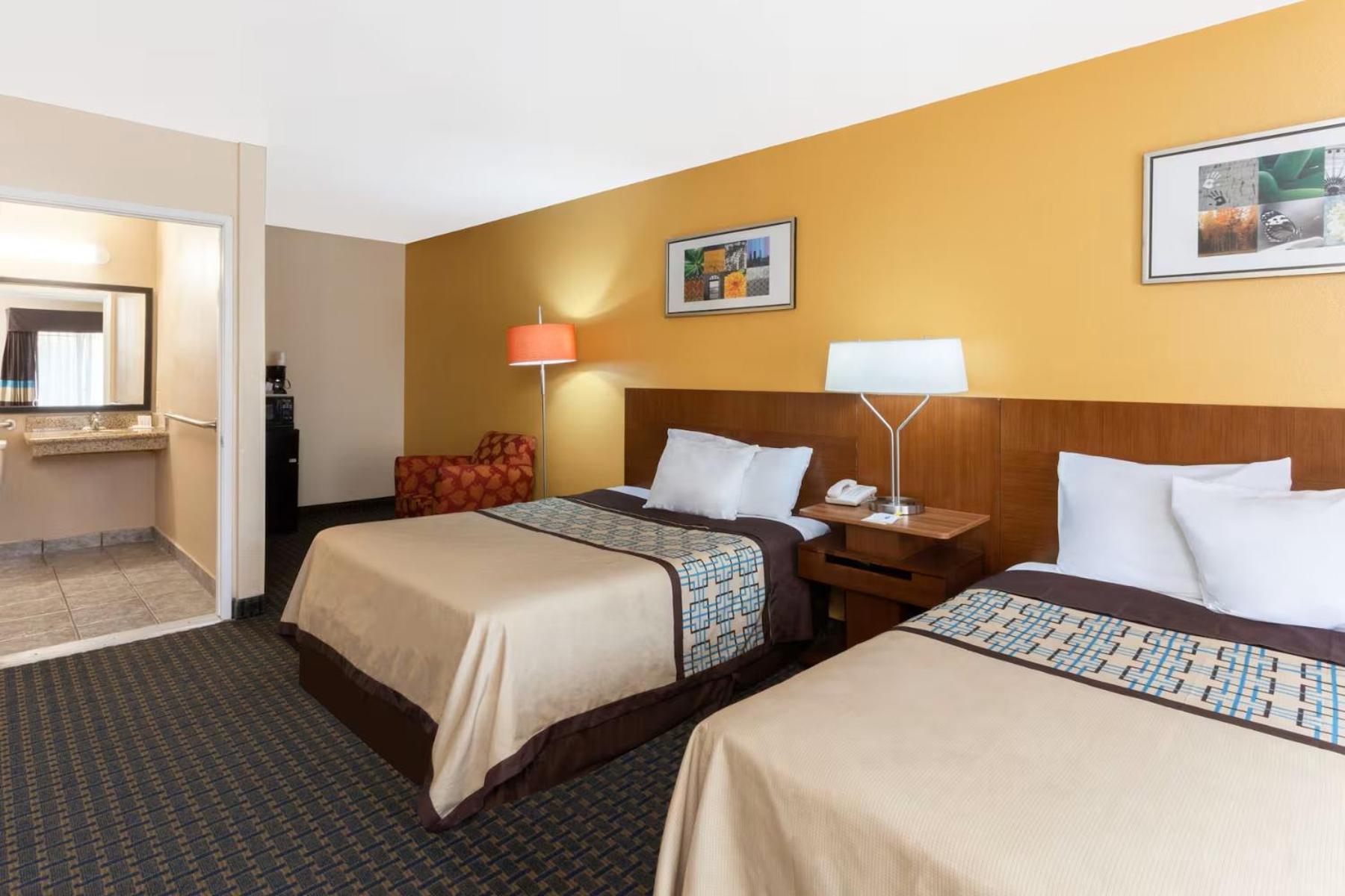 Queen Room with Two Queen Beds and Mobility/Hearing Access - Non-Smoking,699032766:JPEG