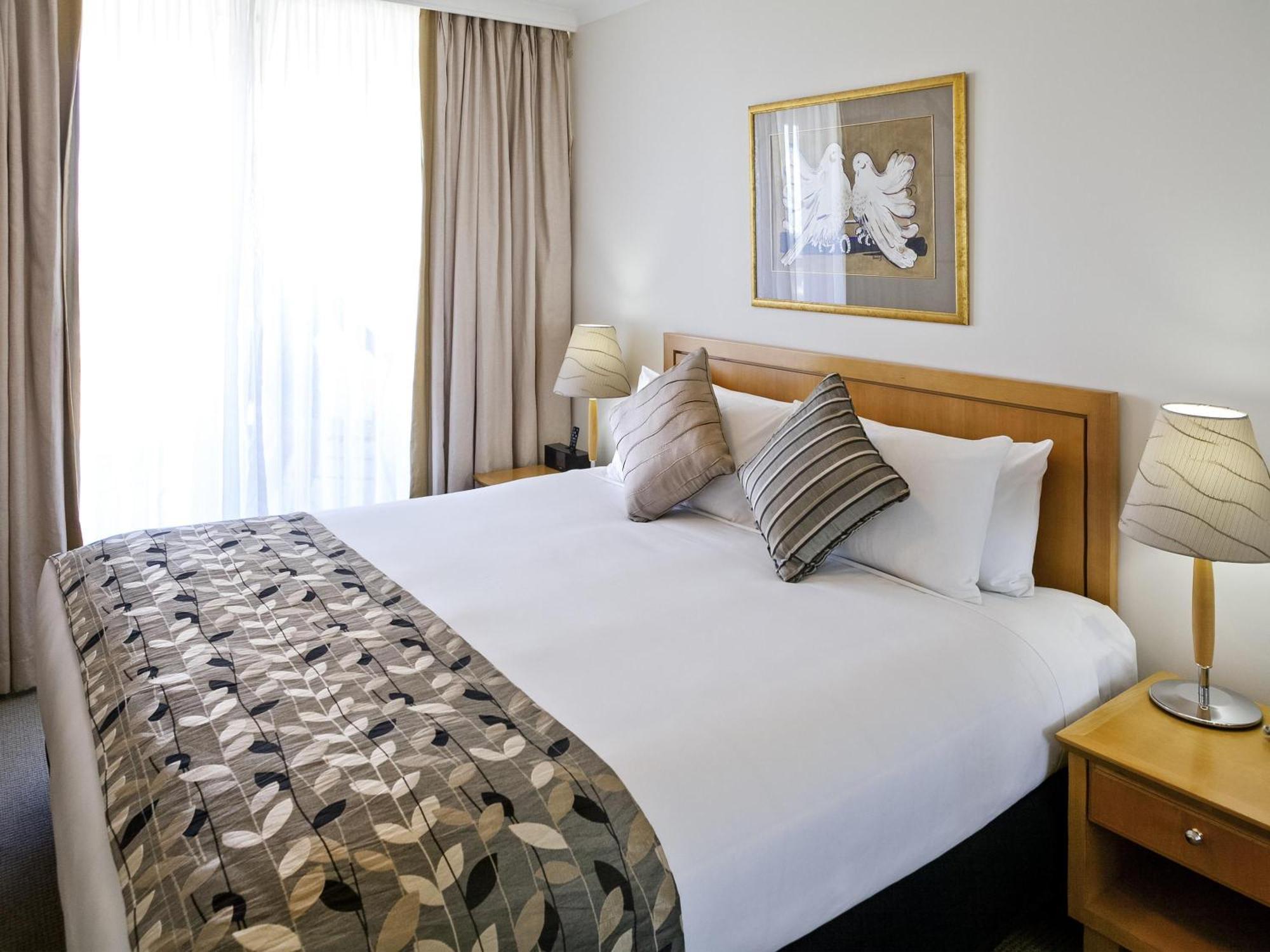 Two-Bedroom Apartment One King Two Single Beds,63970612:JPEG