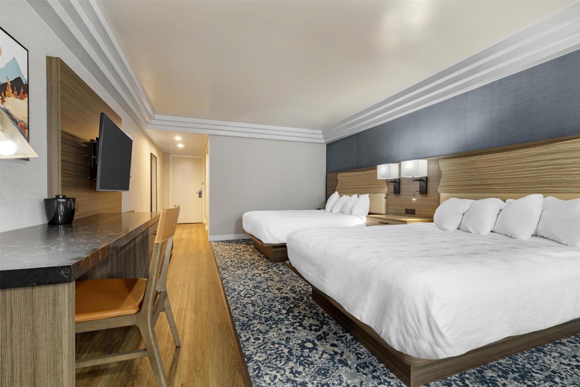 Room with Two Queen Beds and River View - Non-Smoking