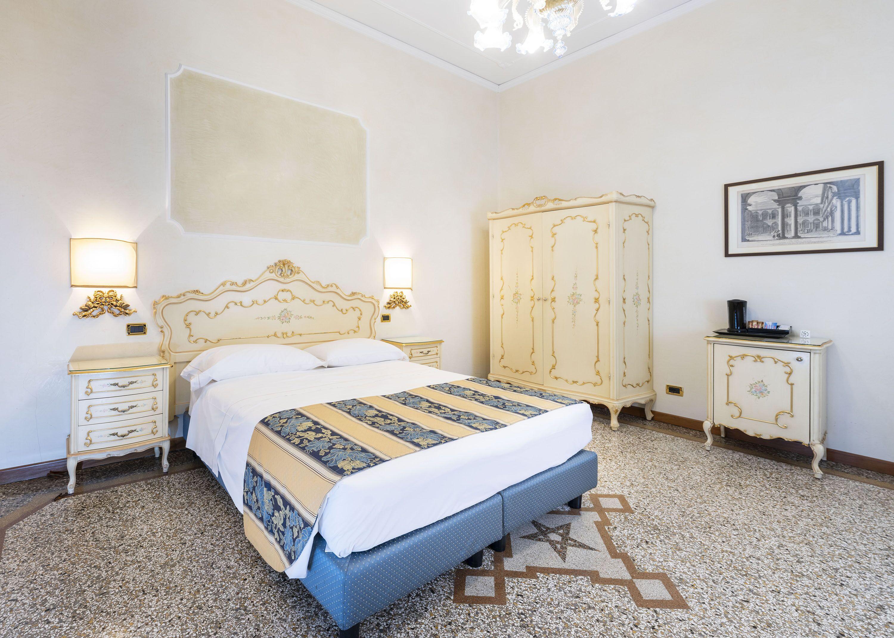 Double Room Dependence