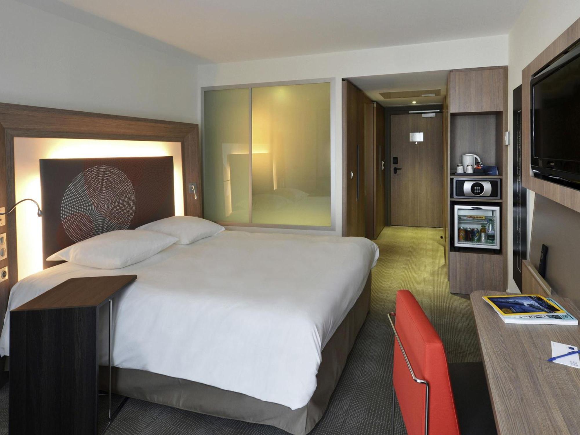 Executive Room One Queen Bed,1717052182:JPEG