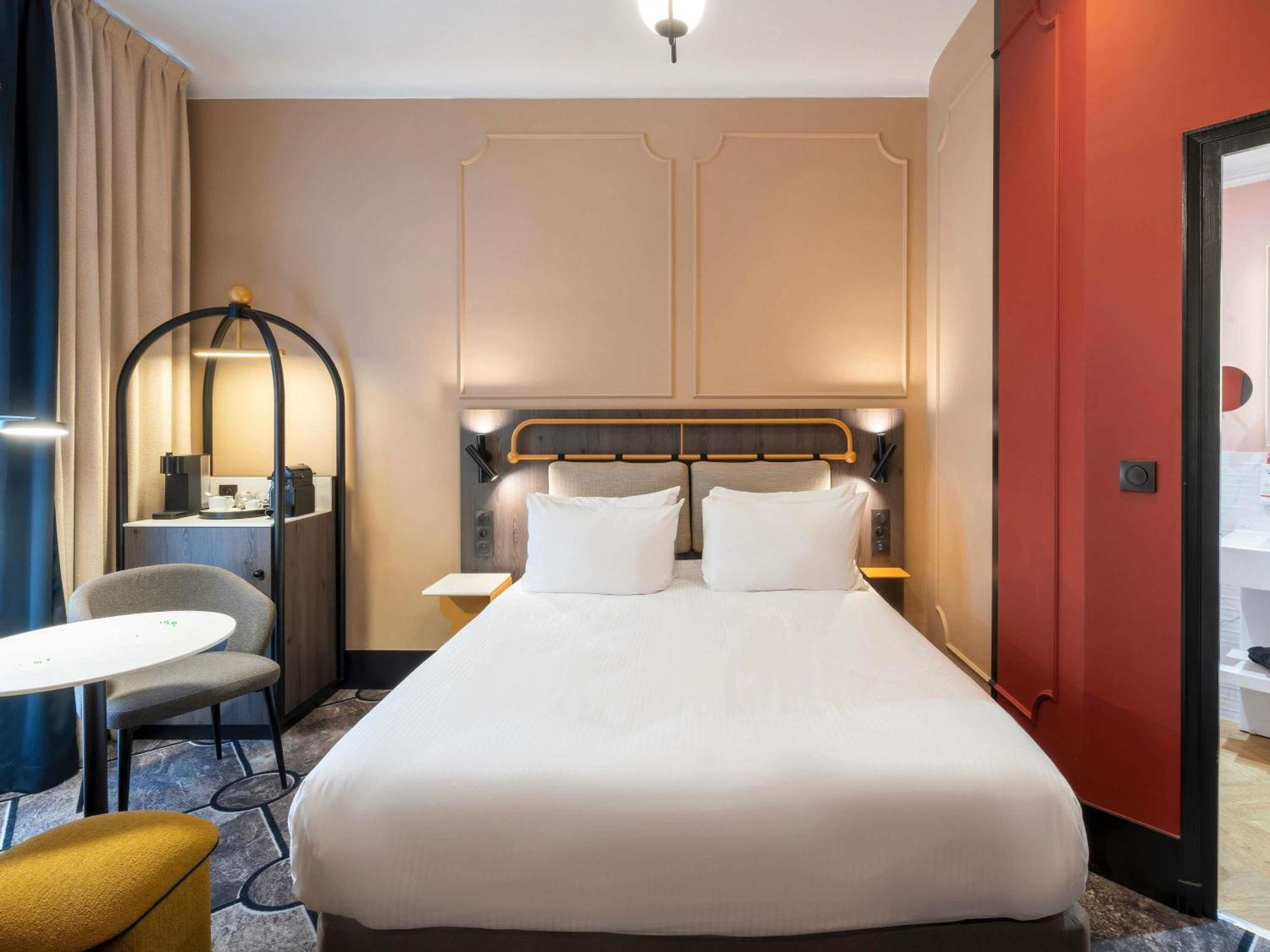 Deluxe Room with King Bed,1742616757:JPEG