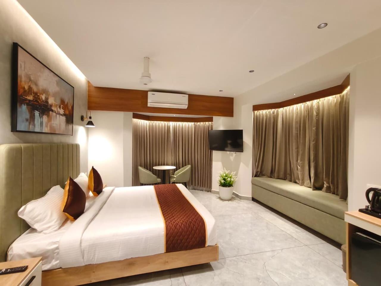 Deluxe King Room,1724850709:JPEG