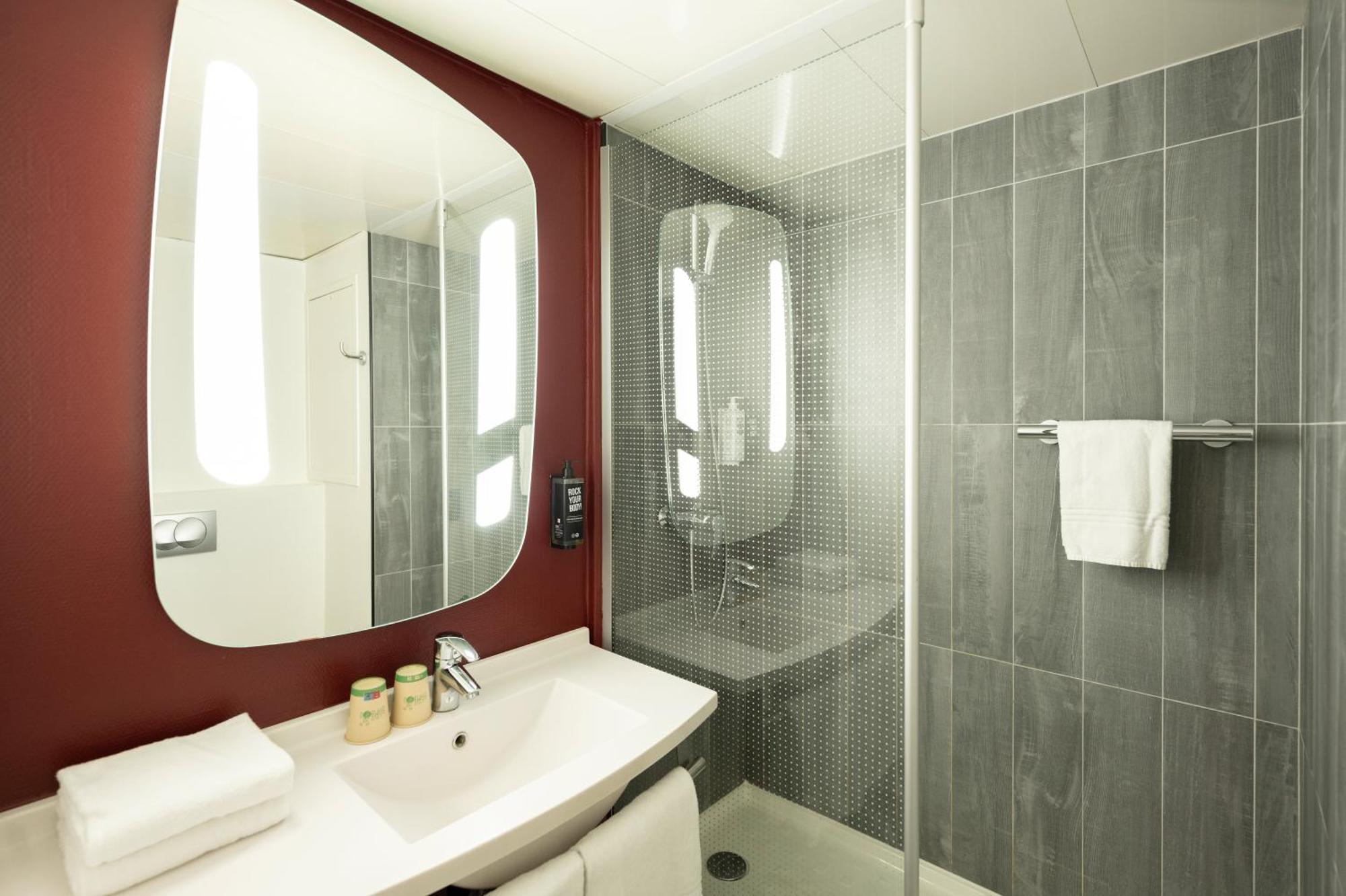 Two non-connecting Double rooms