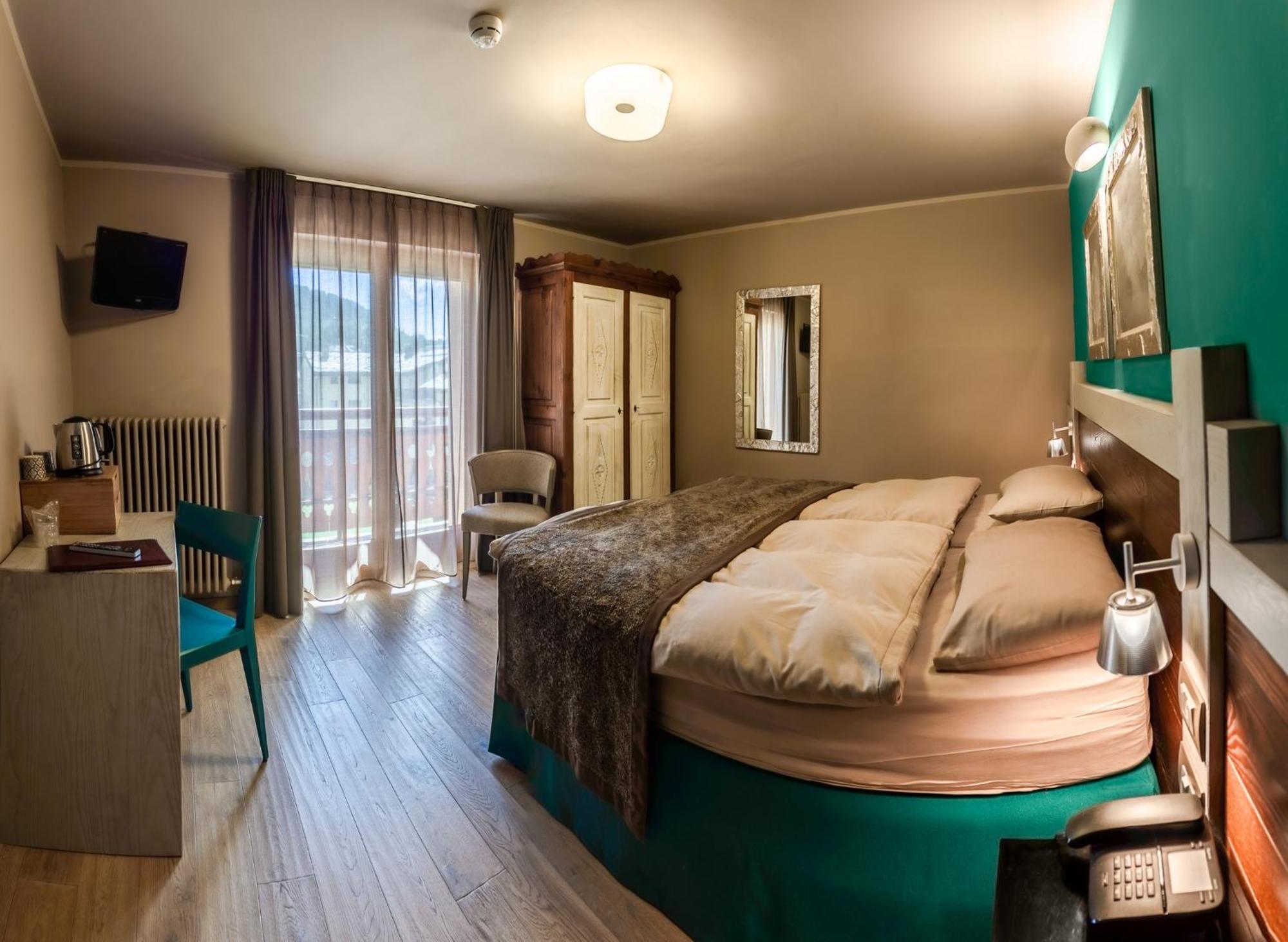 Superior Double or Twin Room Mountain View