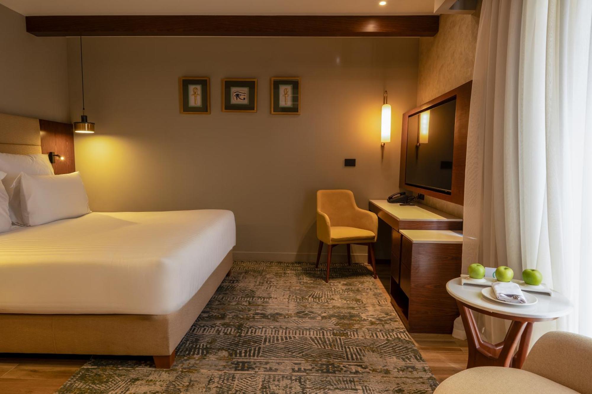 Signature Prestige Garden Room