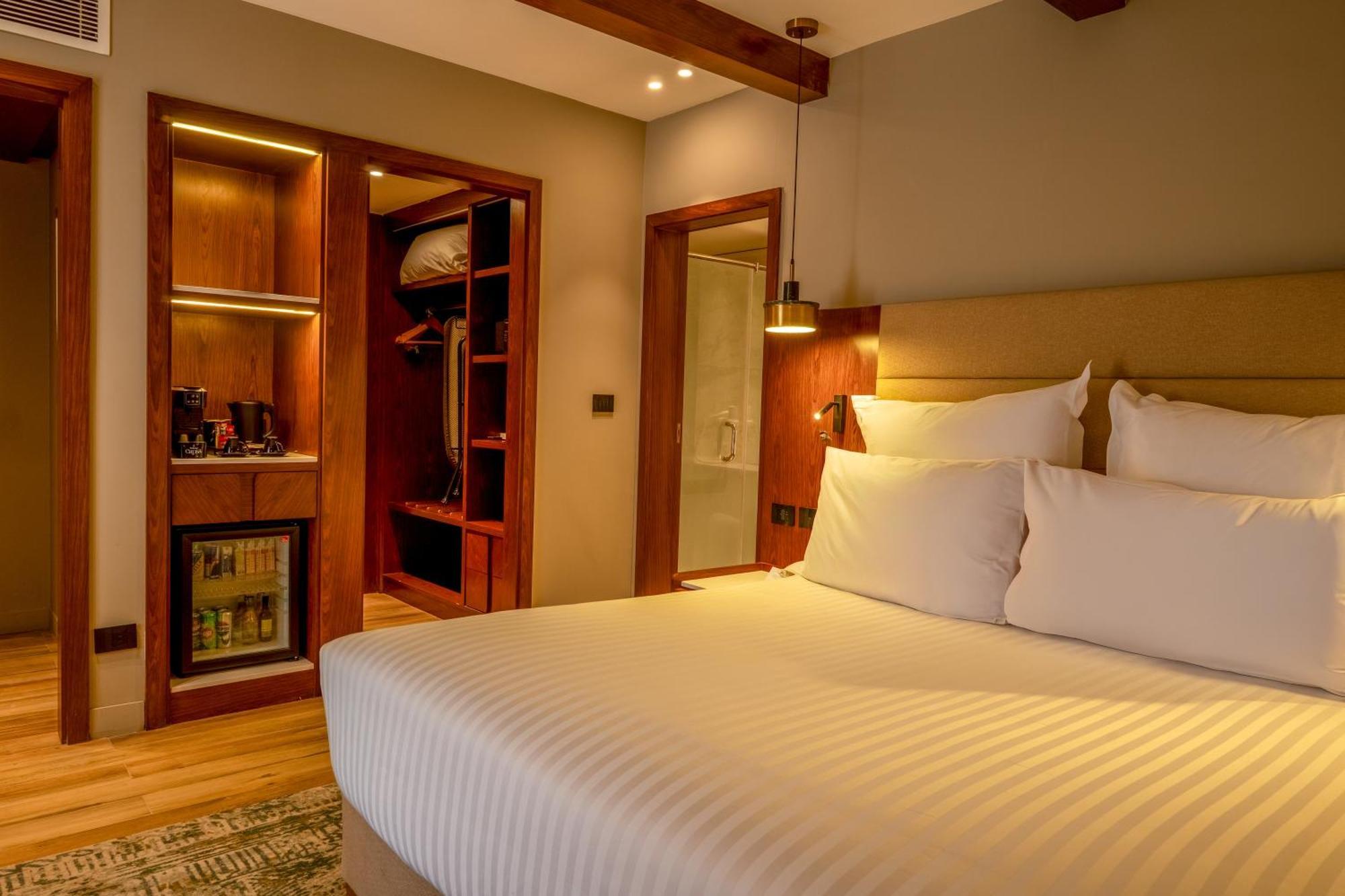 Signature Prestige Garden Room