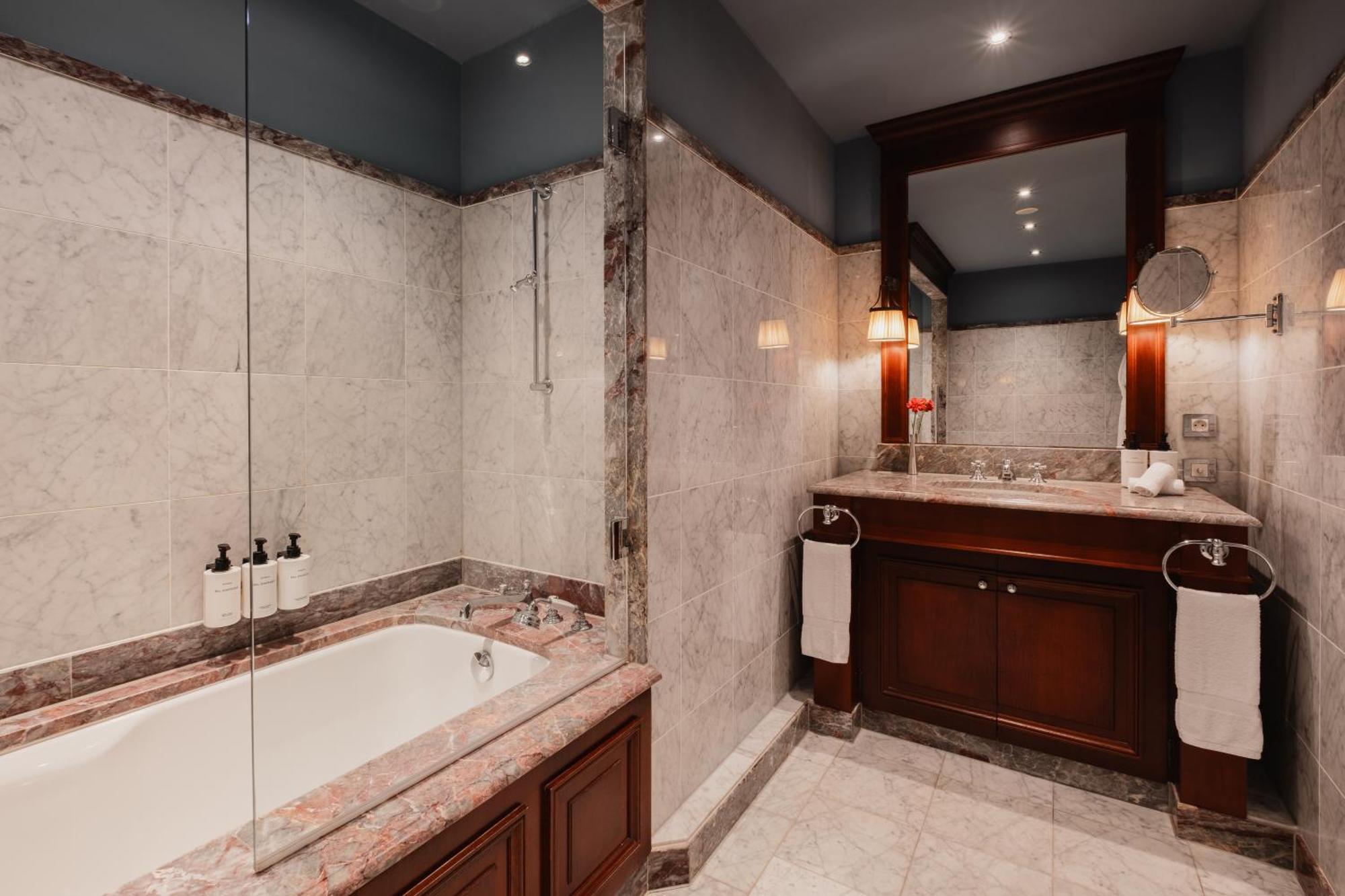 Junior King Suite