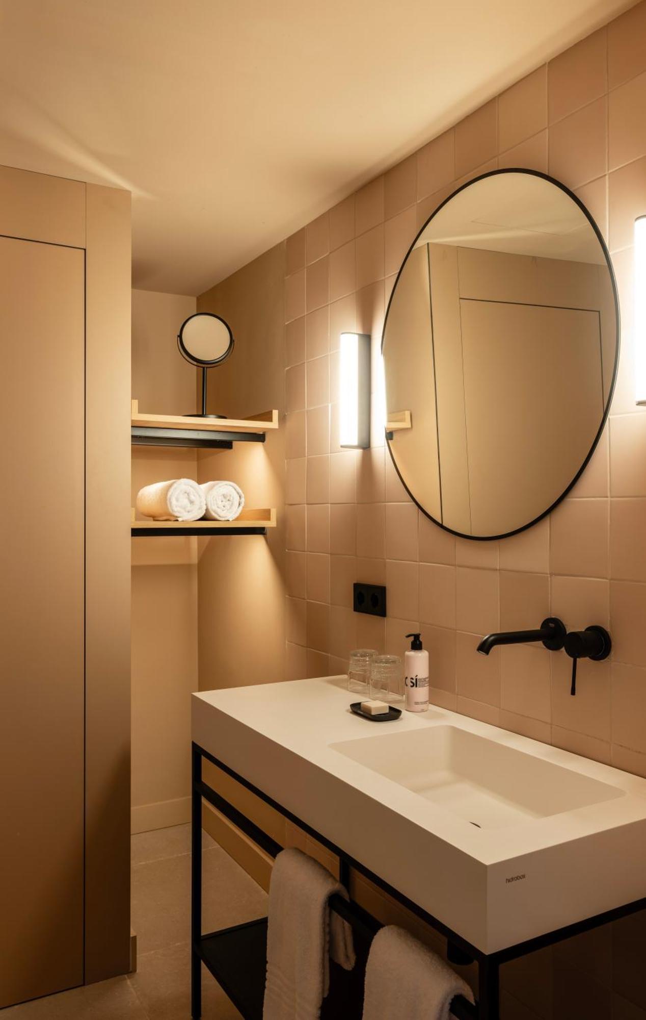 Standard Double Suite
