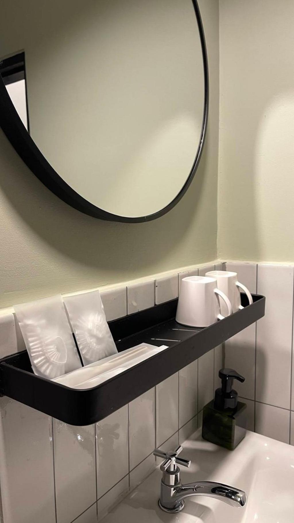 Premier Twin Room Shower