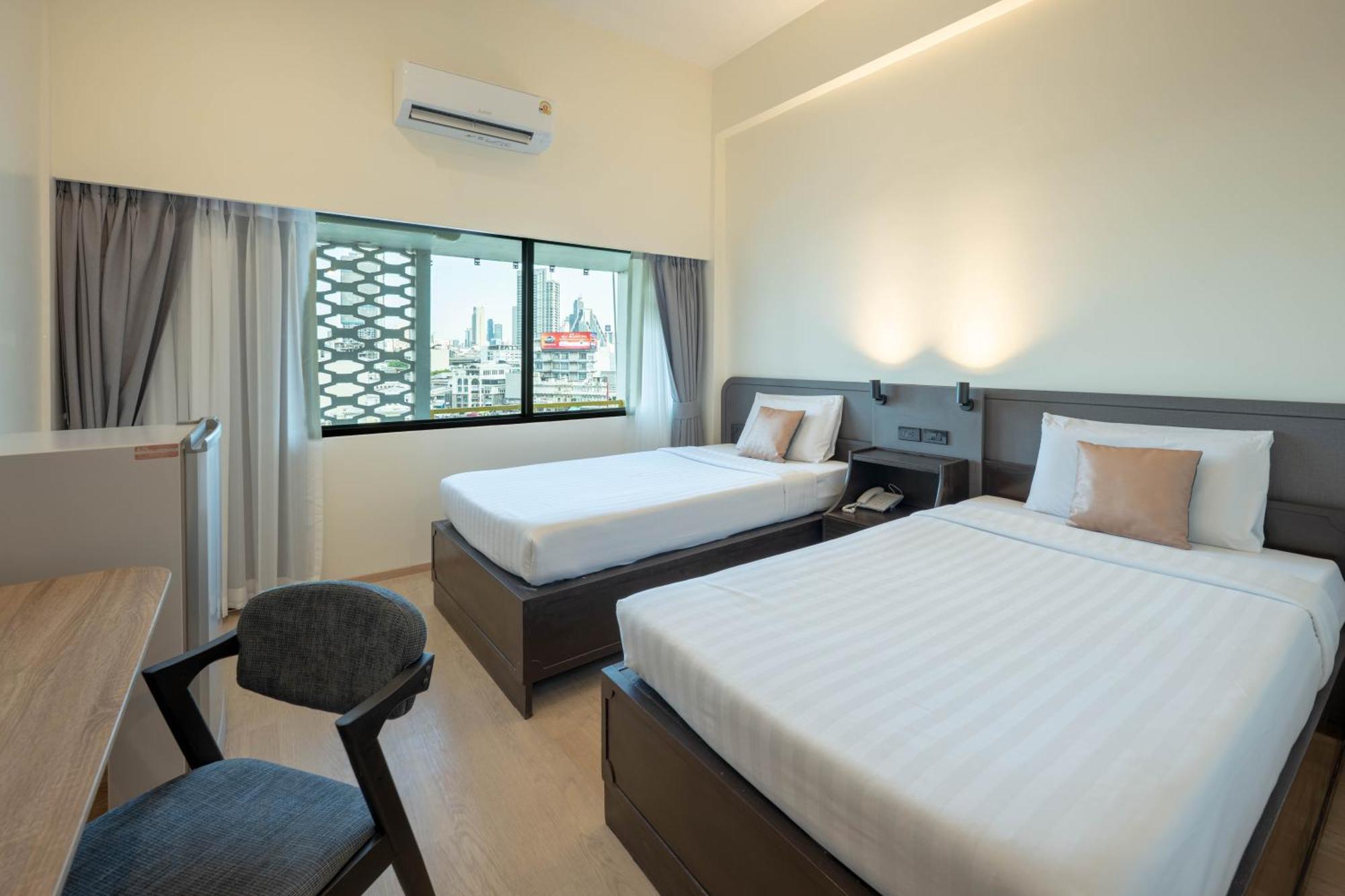 Premier Twin Room Shower