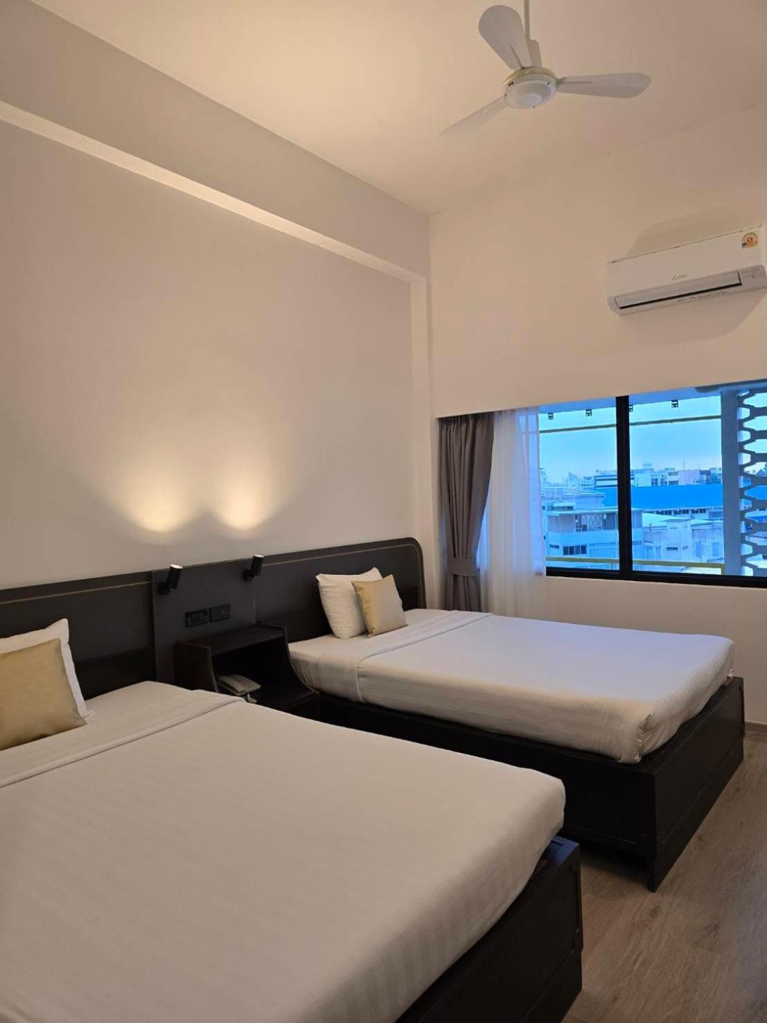 Premier Twin Room Shower