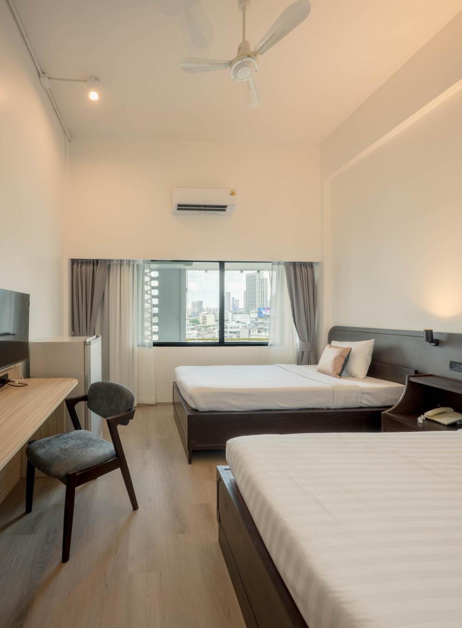 Premier Twin Room Shower