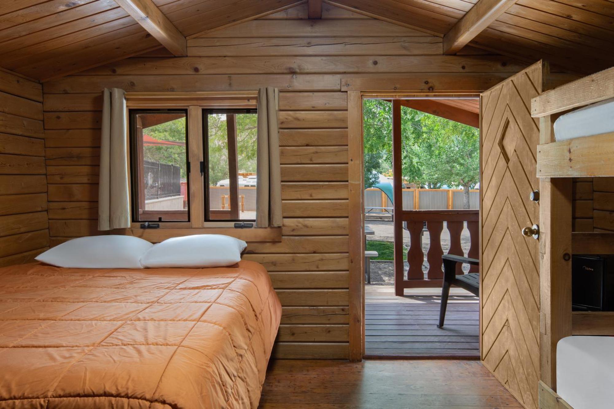Deluxe Cabin Rental,1742937620:JPEG
