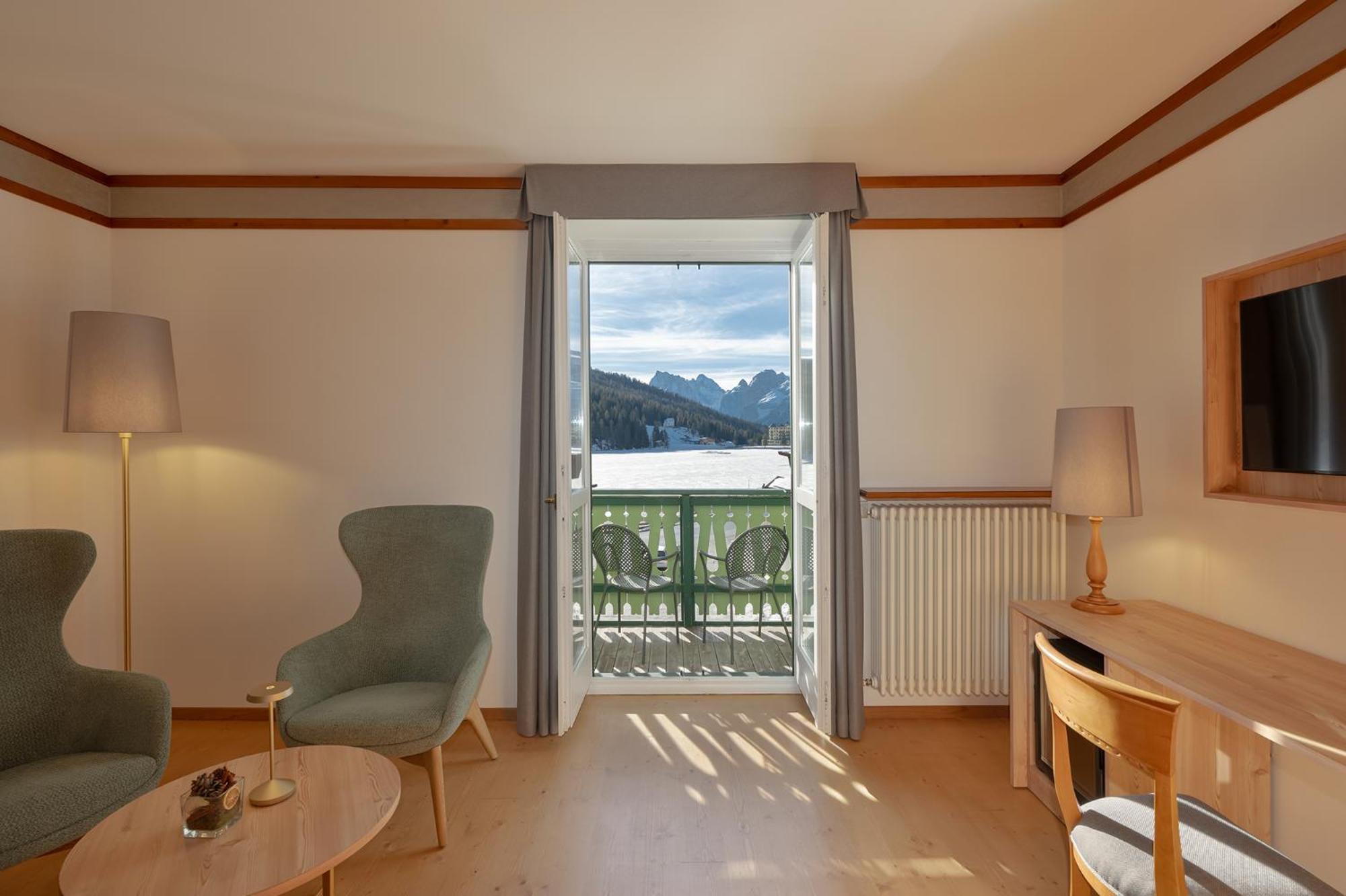Superior Double or Twin Room Lake View