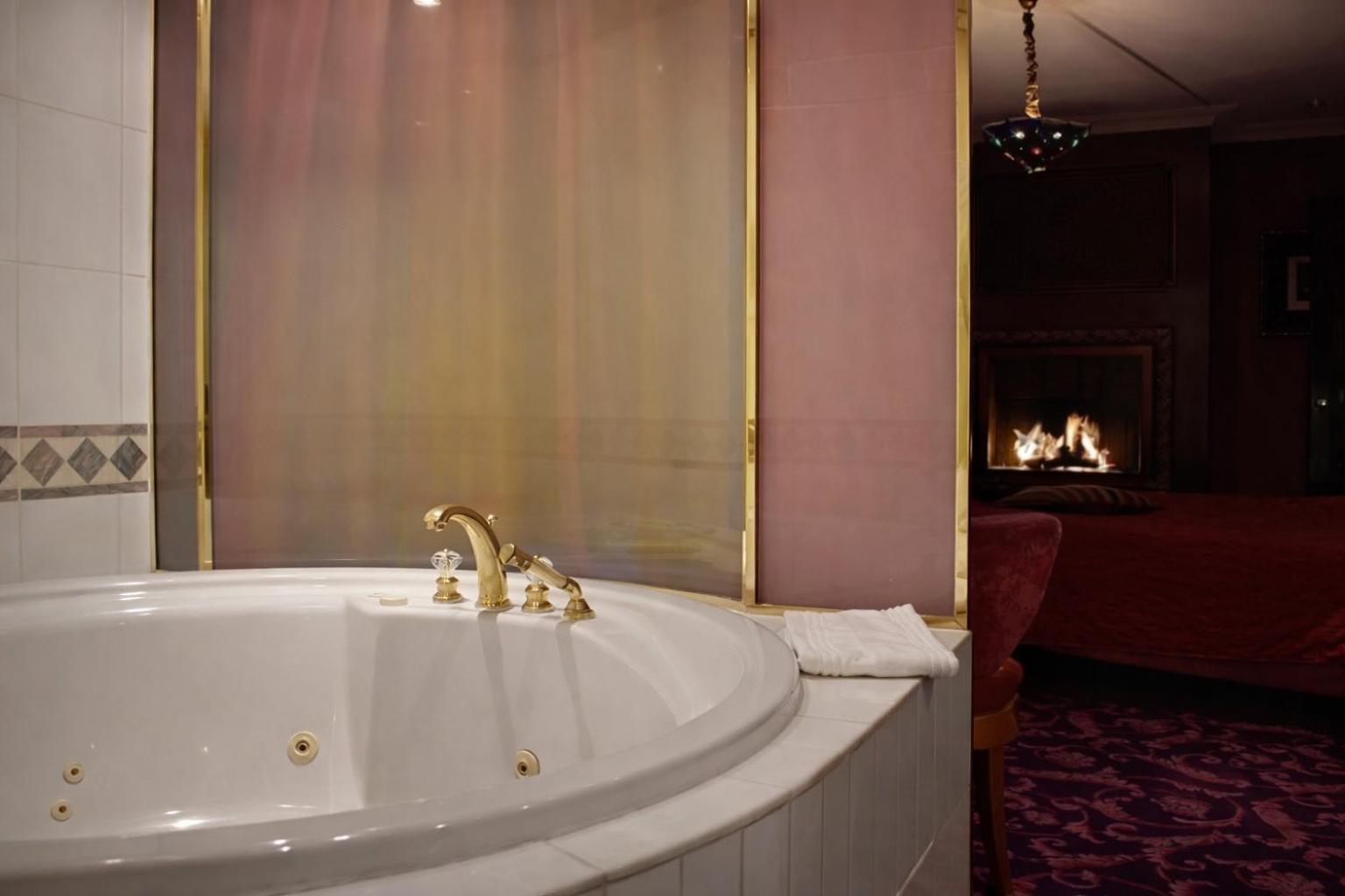 Junior Suite Spa Bath