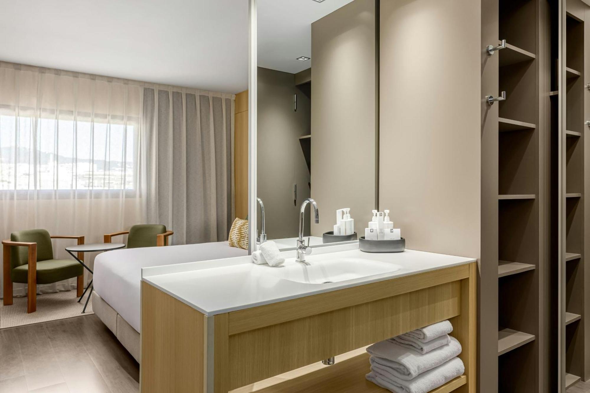 Standard King City View Guest room 1 King City view