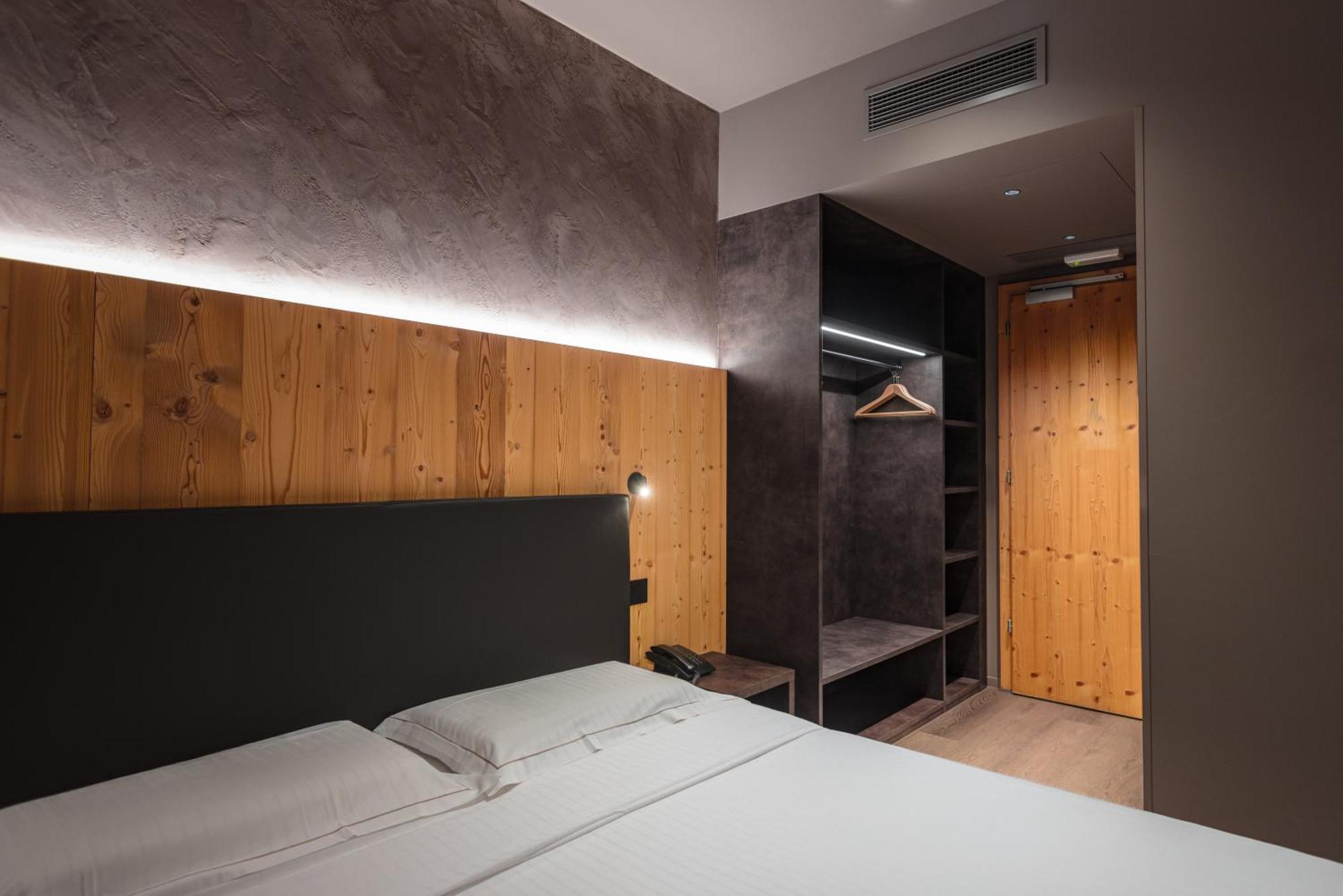 Deluxe Double or Twin Room Pool Access