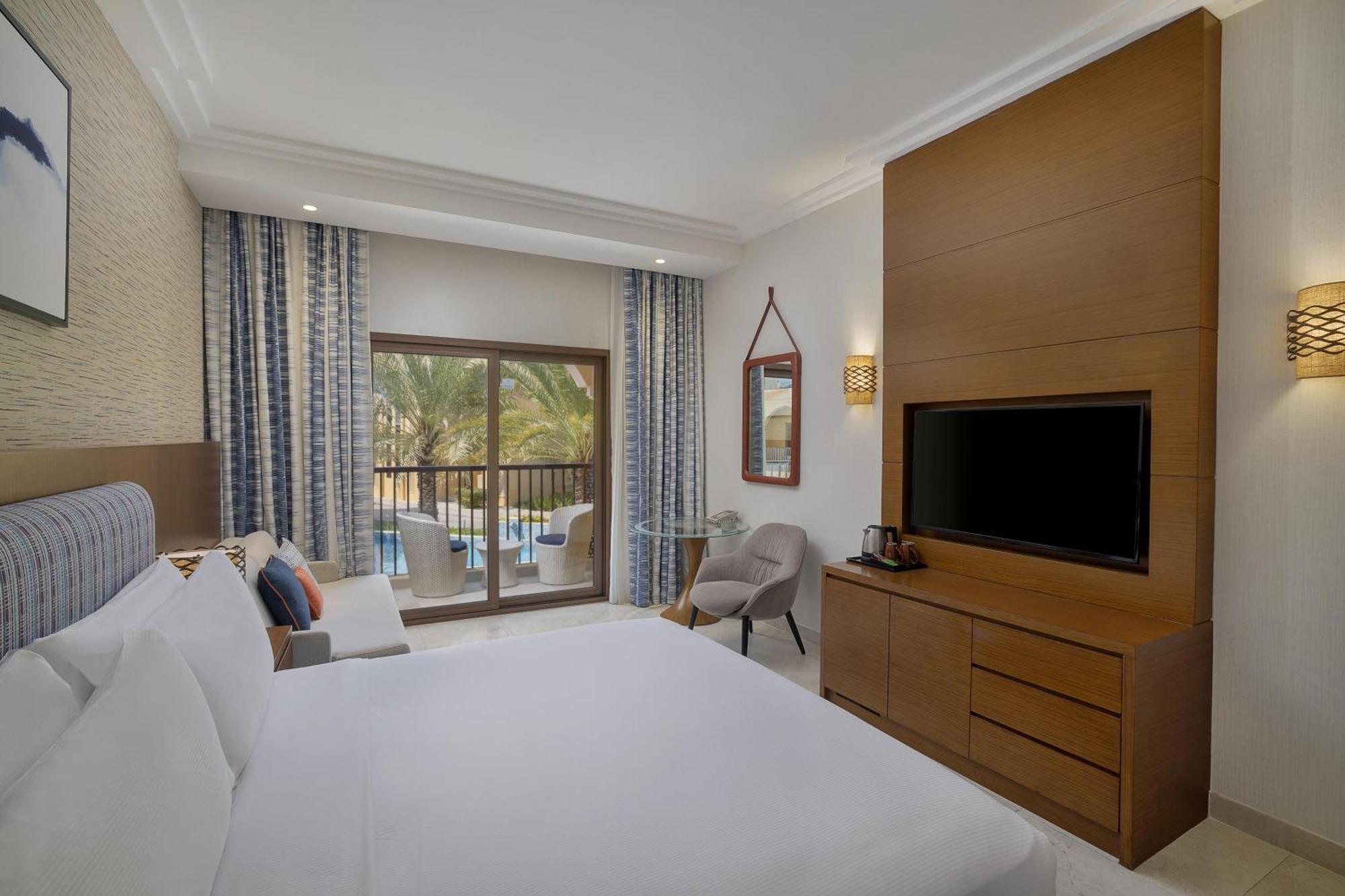 King Guest Room with Balcony
