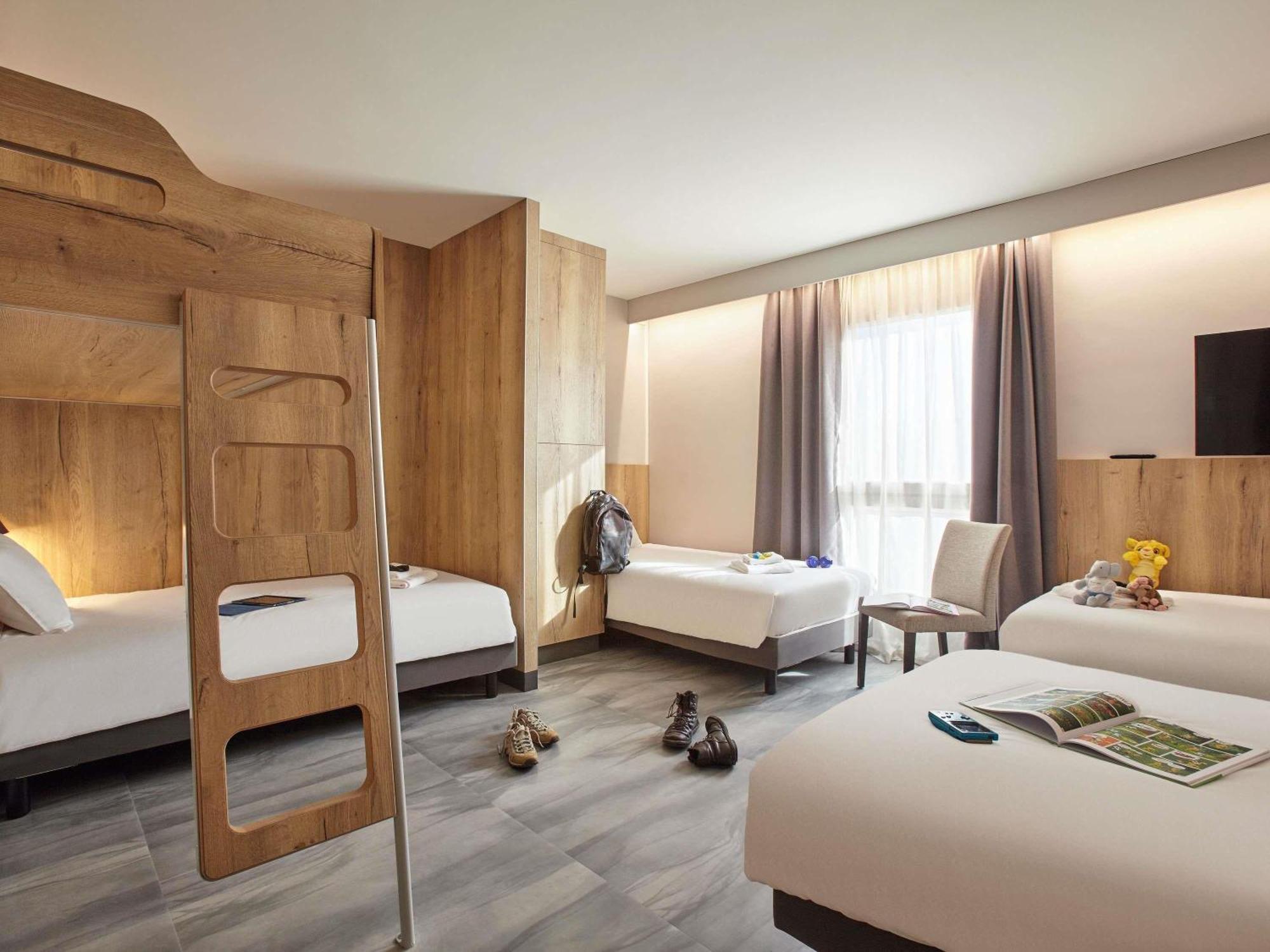 CO'Room 5