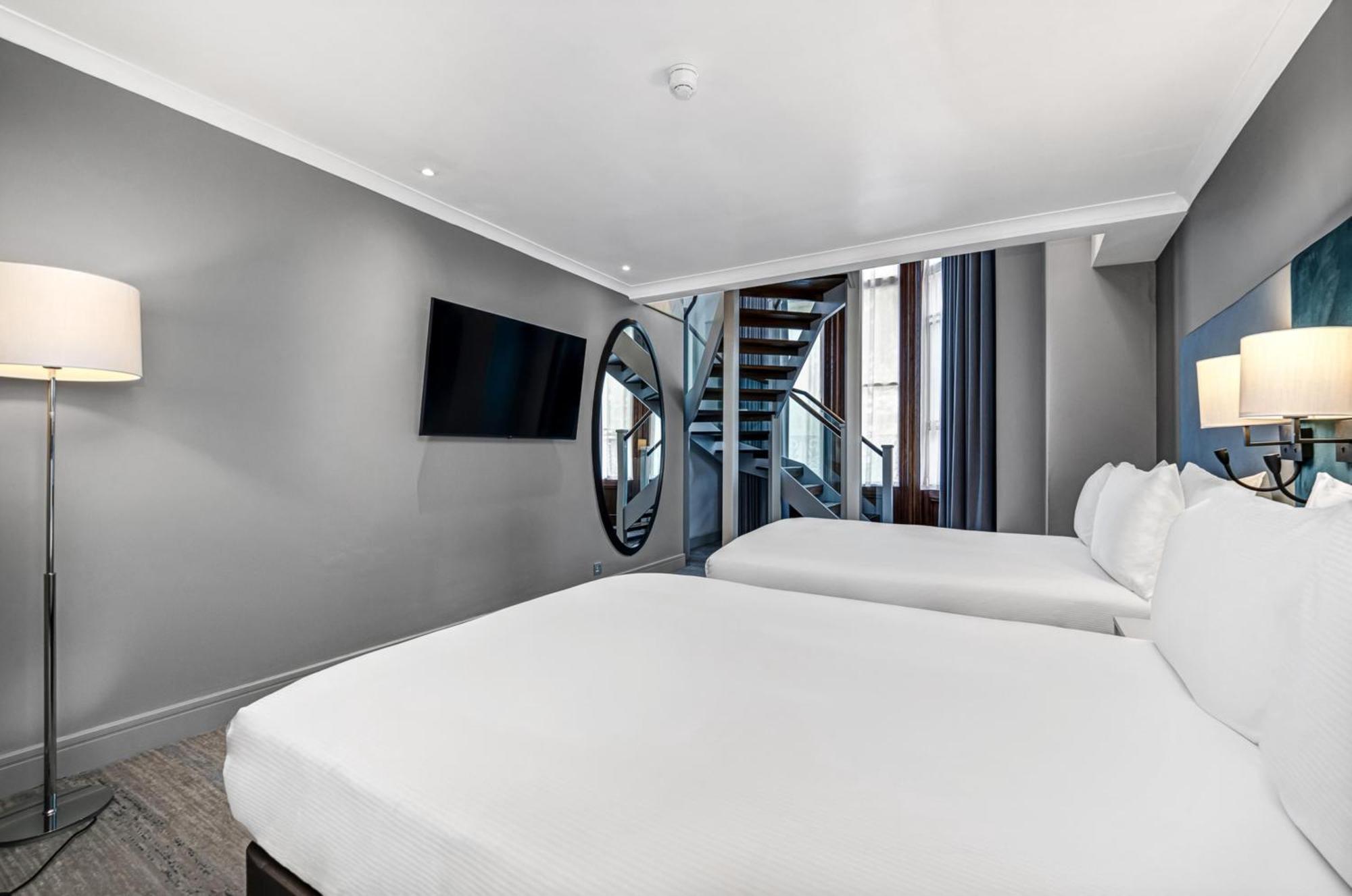 Duplex Three Double Beds