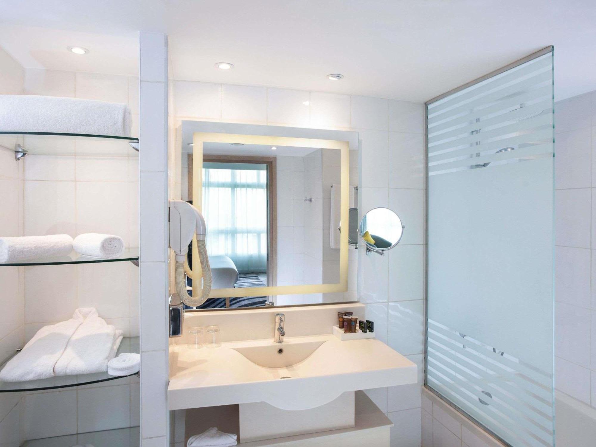 Superior Suite One Double Bed Sofa River Side