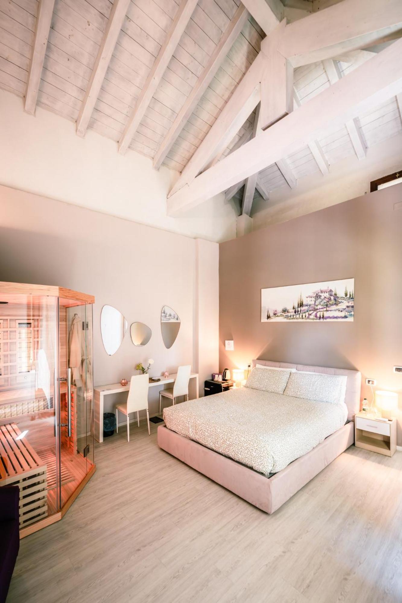 Deluxe King Suite
