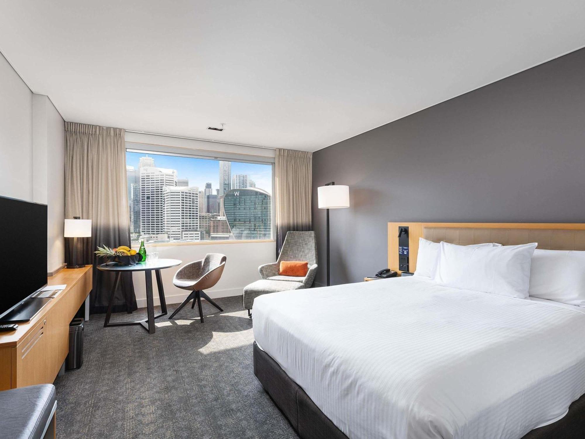 Executive Room 1 Queen Bed City Skyline
