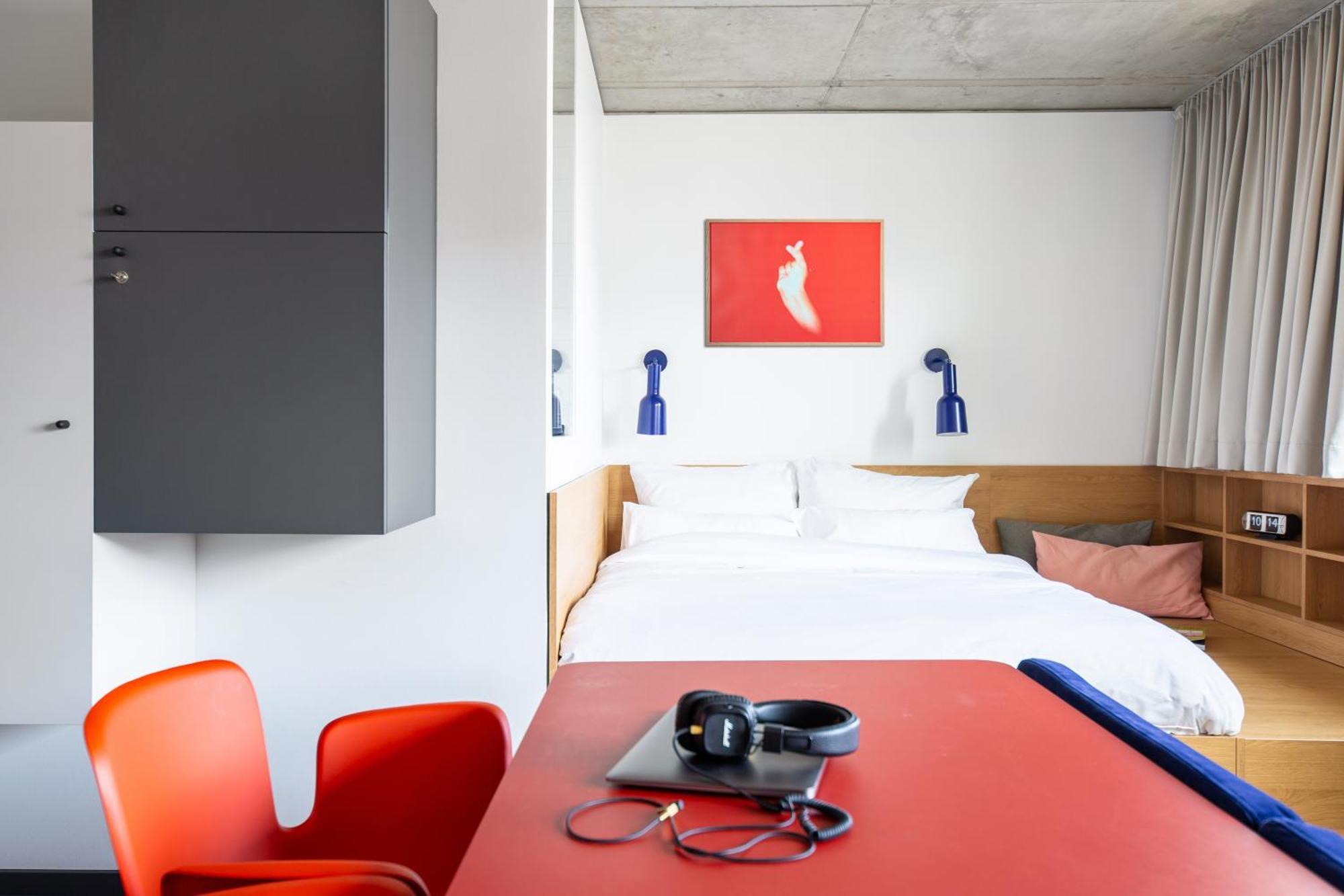 Design Apartment Queen-Size-Bed