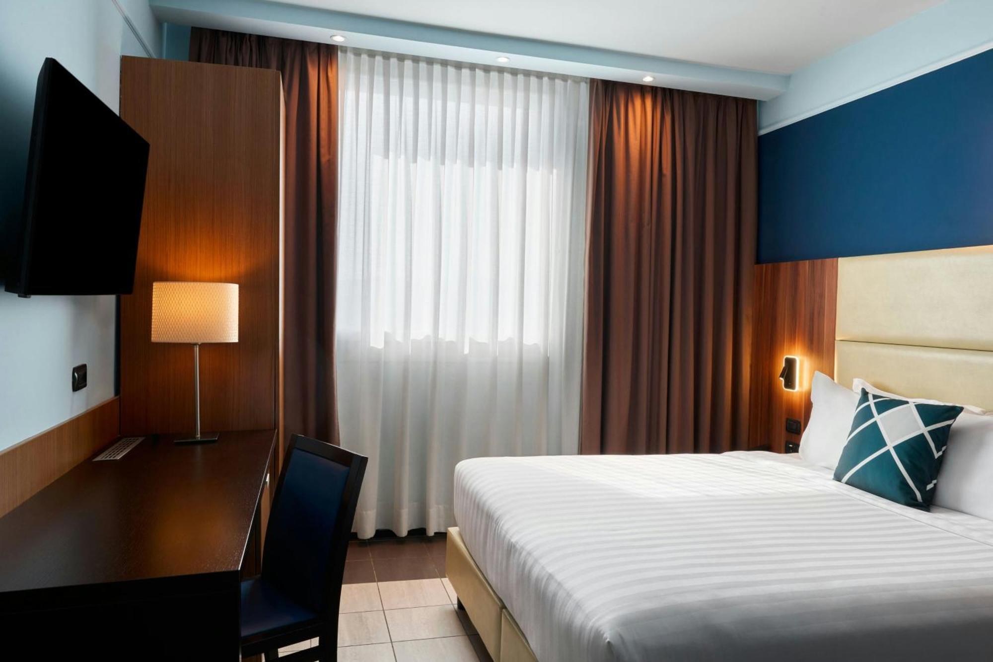 Standard Queen Room City View