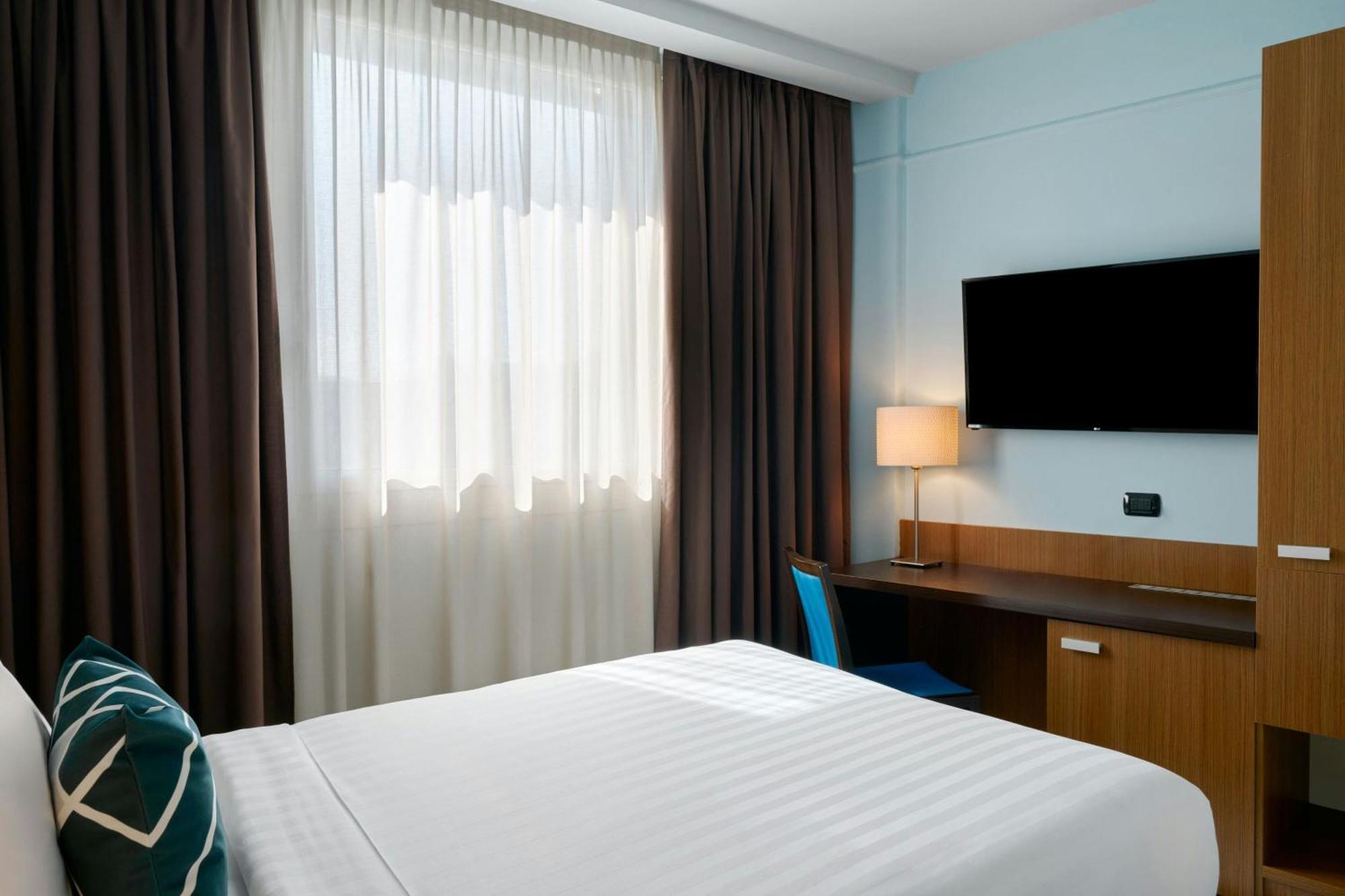 Standard Twin Room One Single Bed City View
